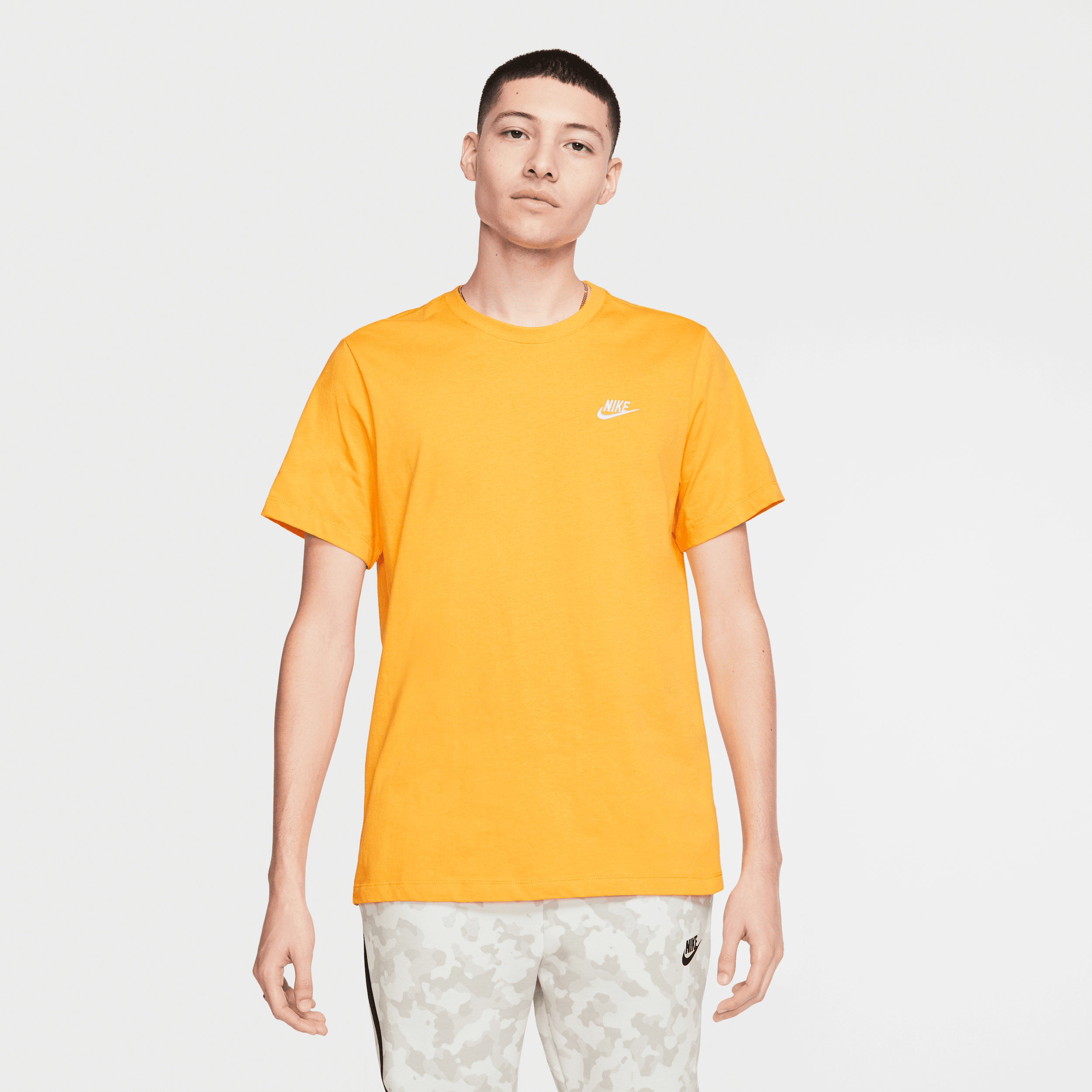 【ナイキ(NIKE)公式ストア】ナイキ スポーツウェア クラブ メンズ Tシャツ AR4999-739 イエロー 【ナイキ(NIKE)公式ストア】ナイキ スポーツウェア クラブ メンズ Tシャツ AR4999-739 イエロー
