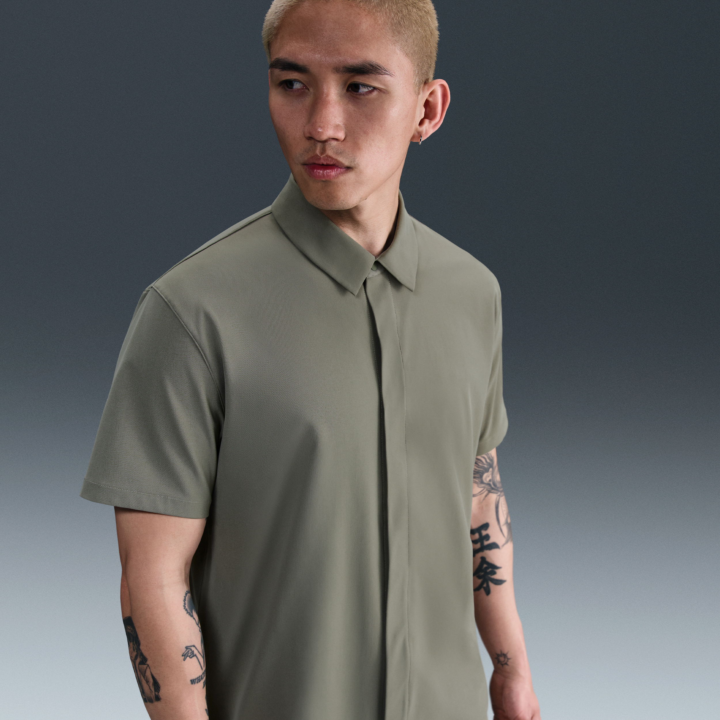 【ナイキ(NIKE)公式ストア】ナイキ 24.7 PerfectStretch メンズ Dri-FIT ショートスリーブ スナップダウン トップ HQ6959-320 グリーン 【ナイキ(NIKE)公式ストア】ナイキ 24.7 PerfectStretch メンズ Dri-FIT ショートスリーブ スナップダウン トップ HQ6959-320 グリーン