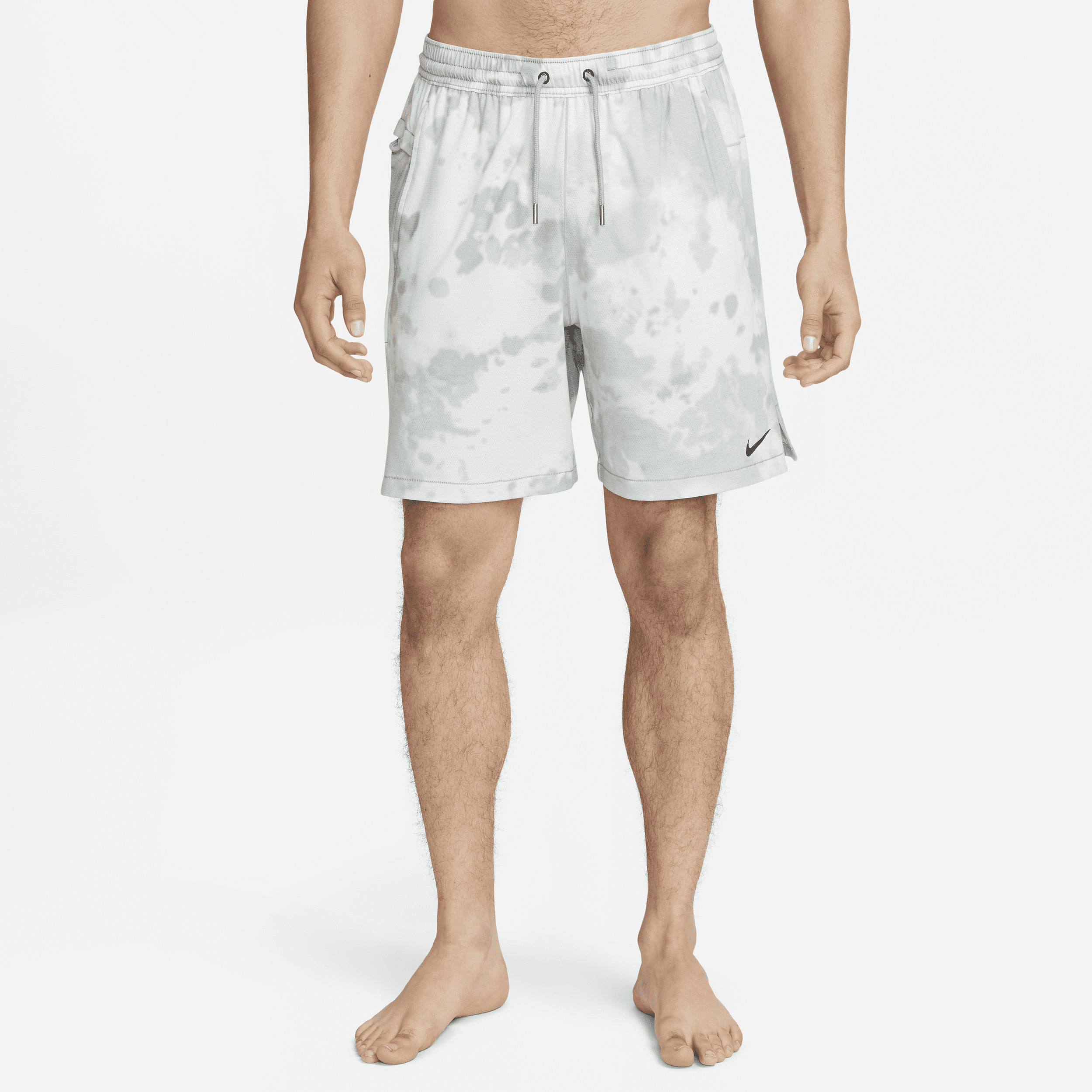 Nike Yoga Dri-FIT-shorts (18 cm) uden for til mænd - grå