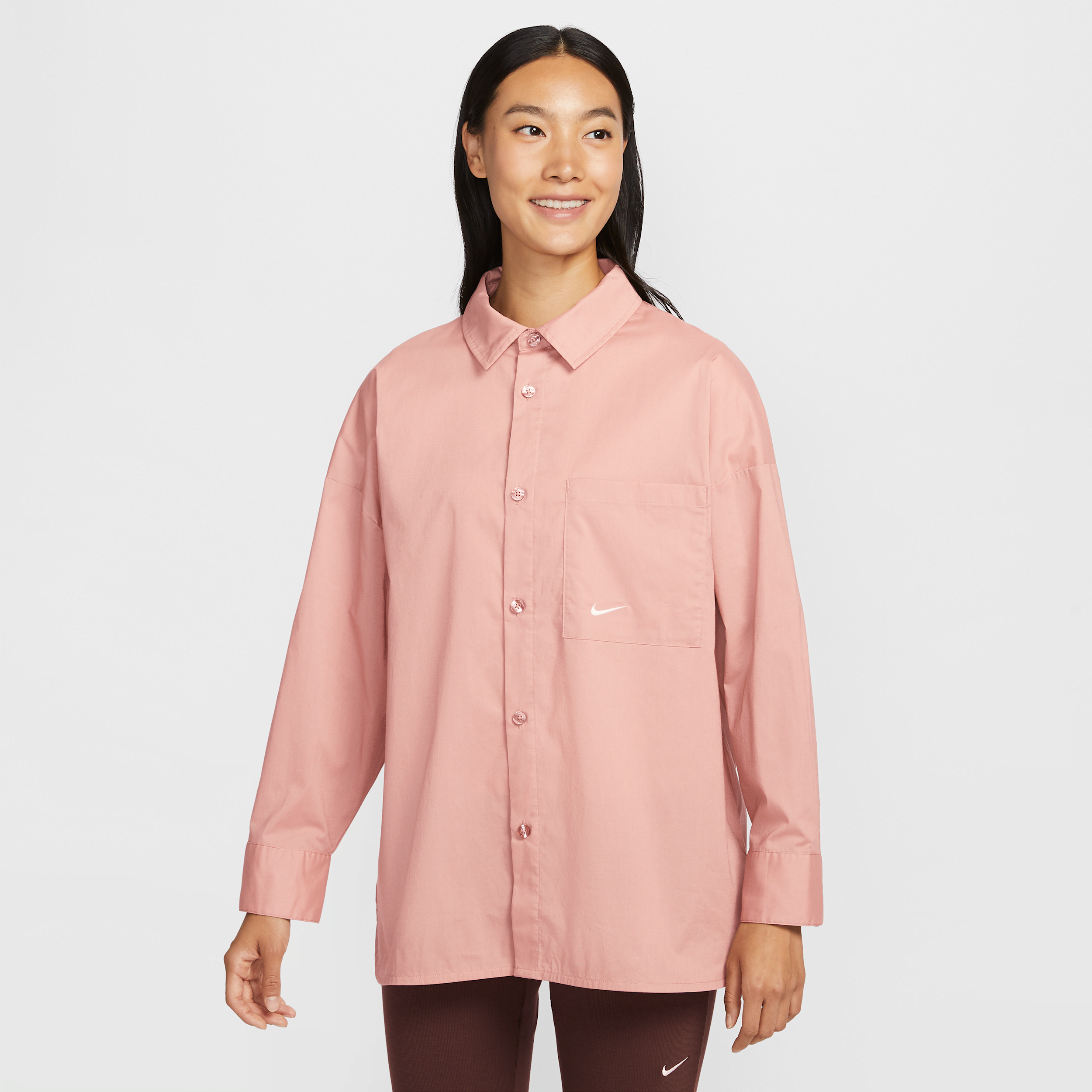 【ナイキ(NIKE)公式ストア】ナイキ スポーツウェア チル ポプリン ウィメンズ ルーズ ロングスリーブ ボタンアップ トップ HJ0716-688 ピンク 【ナイキ(NIKE)公式ストア】ナイキ スポーツウェア チル ポプリン ウィメンズ ルーズ ロングスリーブ ボタンアップ トップ HJ0716-688 ピンク