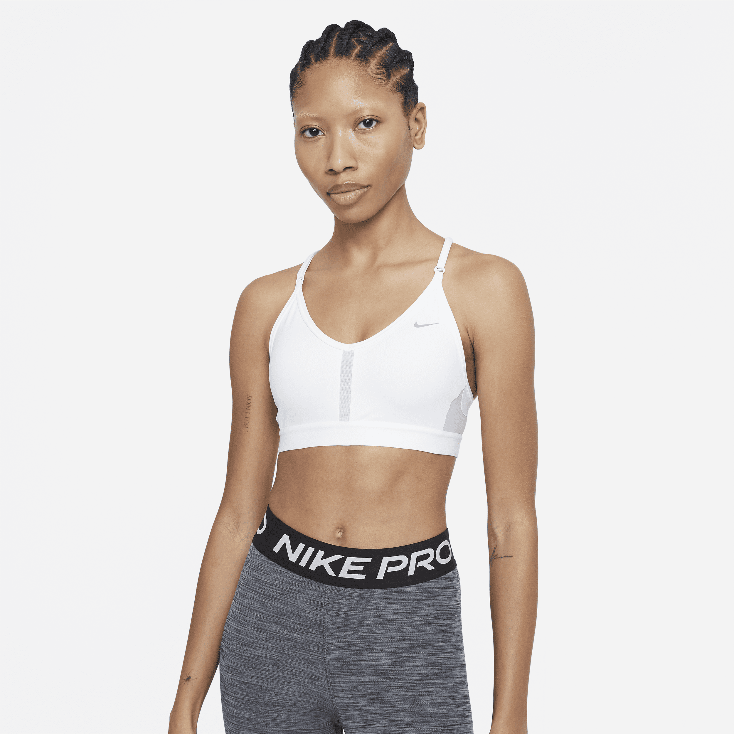 Nike Indy Sujetador deportivo de sujeción ligera con almohadilla y cuello en V - Mujer - Blanco