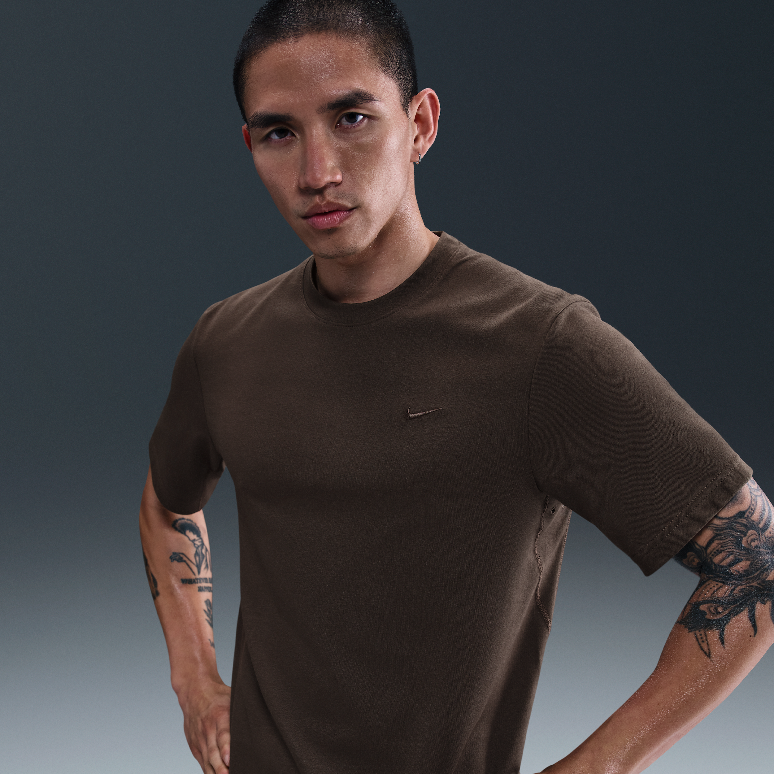【ナイキ(NIKE)公式ストア】ナイキ Dri-FIT プライマリー メンズ トレーニング Tシャツ DV9832-237 ブラウン 【ナイキ(NIKE)公式ストア】ナイキ Dri-FIT プライマリー メンズ トレーニング Tシャツ DV9832-237 ブラウン