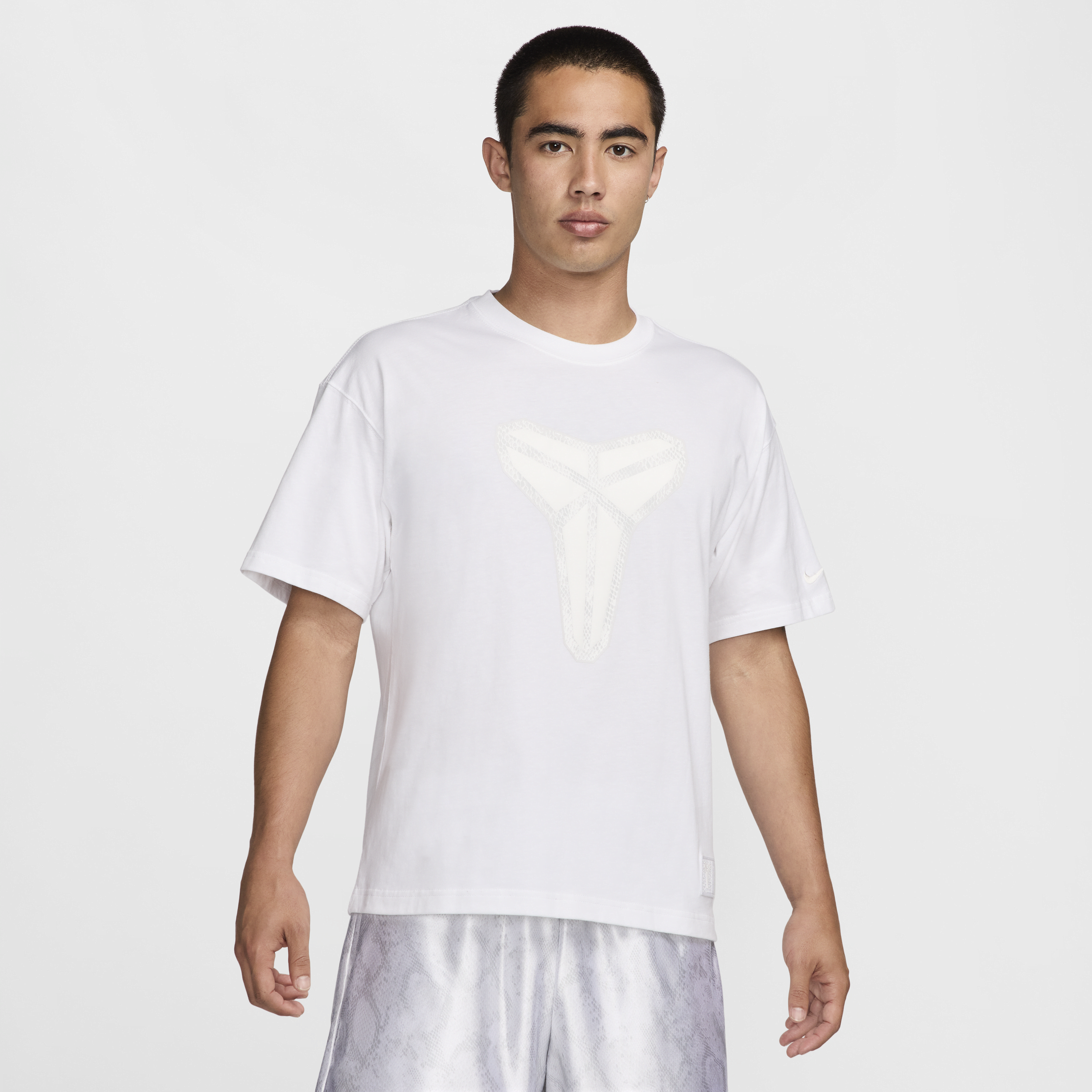 【ナイキ(NIKE)公式ストア】コービー メンズ マックス90 バスケットボール Tシャツ FZ8072-100 ホワイト 【ナイキ(NIKE)公式ストア】コービー メンズ マックス90 バスケットボール Tシャツ FZ8072-100 ホワイト