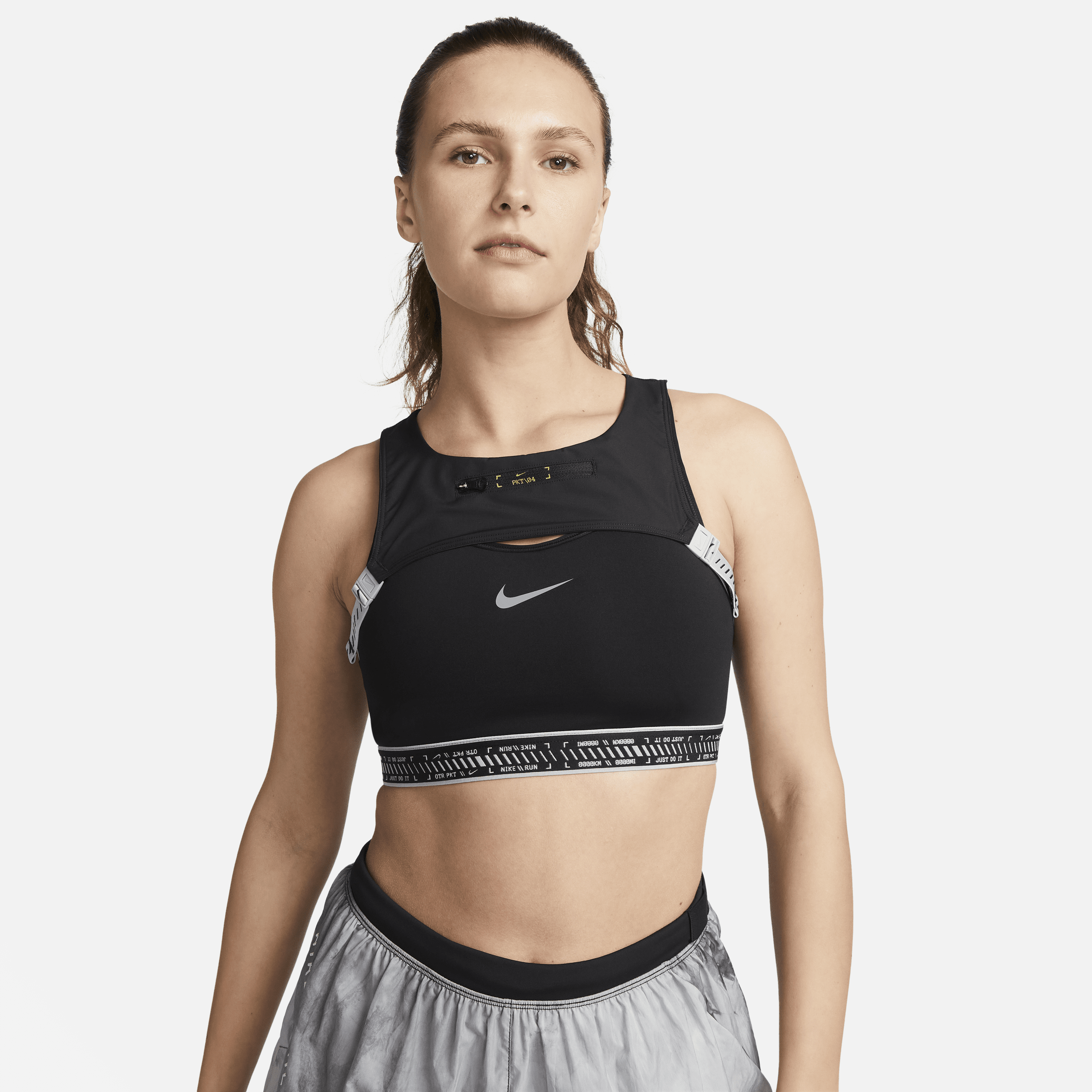 Let foret Nike Swoosh On The Run-sports-bh med lommer og medium støtte til kvinder - sort