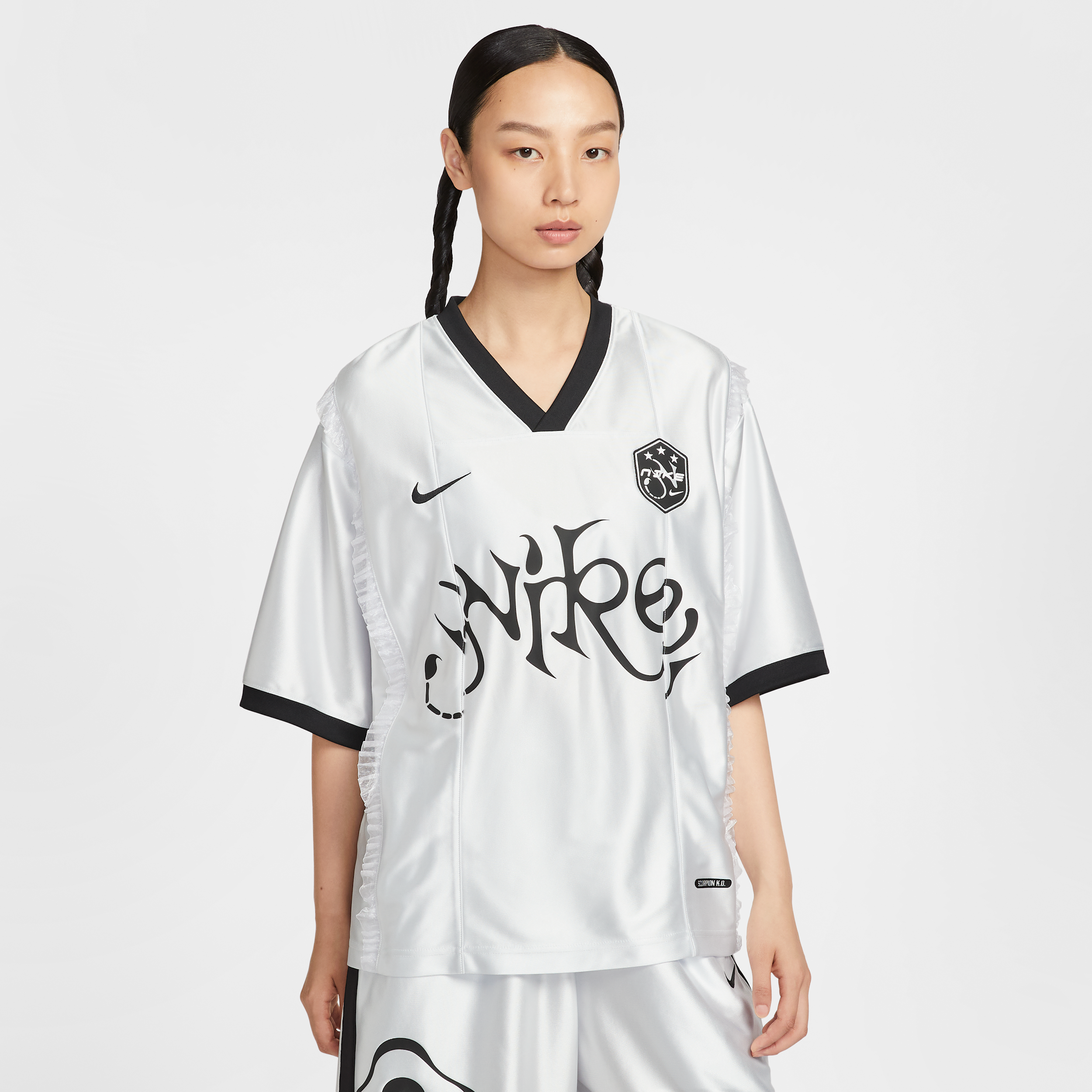 【ナイキ(NIKE)公式ストア】ナイキ スポーツウェア ウィメンズ ショートスリーブ グラフィック ジャージー トップ II1939-095 グレー 【ナイキ(NIKE)公式ストア】ナイキ スポーツウェア ウィメンズ ショートスリーブ グラフィック ジャージー トップ II1939-095 グレー