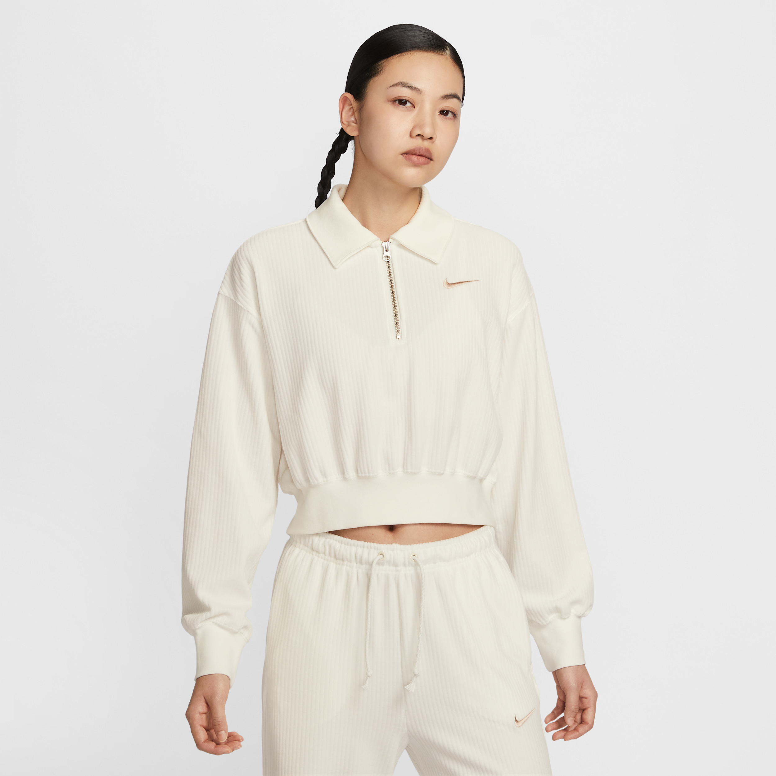 【ナイキ(NIKE)公式ストア】ナイキ スポーツウェア ウィメンズ ベロア クロップド 1/4ジップ トップ HV5031-133 ホワイト 【ナイキ(NIKE)公式ストア】ナイキ スポーツウェア ウィメンズ ベロア クロップド 1/4ジップ トップ HV5031-133 ホワイト