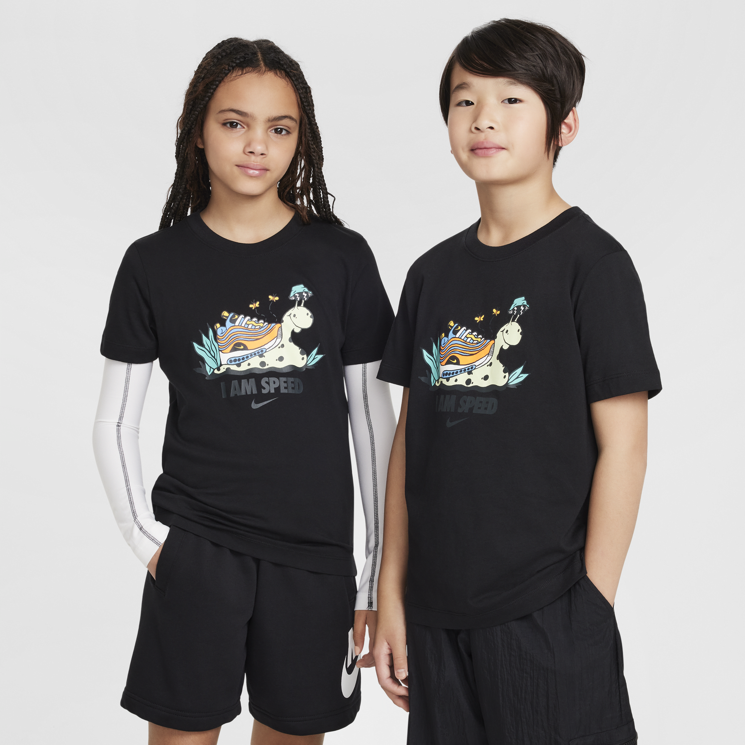 【ナイキ(NIKE)公式ストア】ナイキ スポーツウェア ジュニア Tシャツ FZ5157-010 ブラック 【ナイキ(NIKE)公式ストア】ナイキ スポーツウェア ジュニア Tシャツ FZ5157-010 ブラック