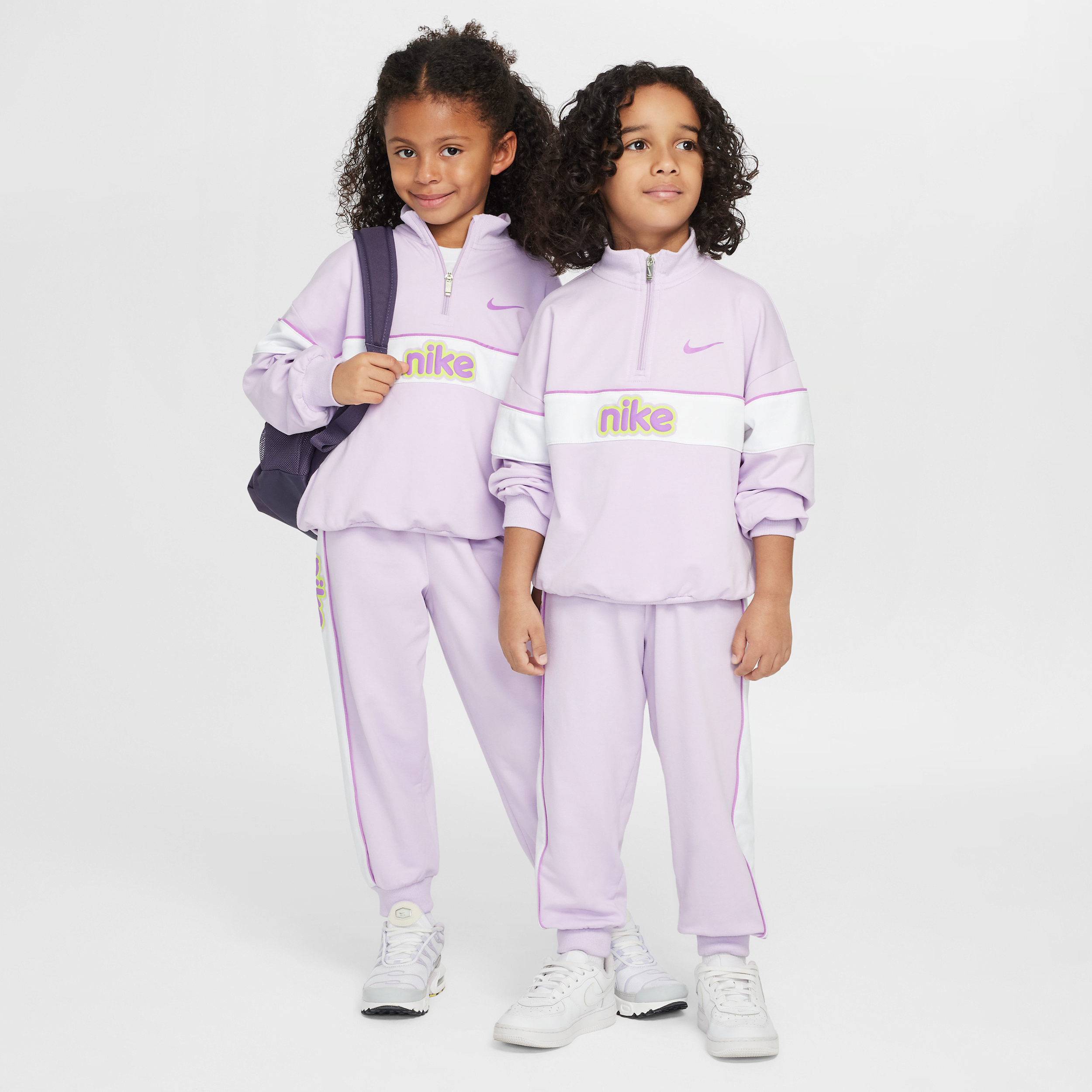 【ナイキ(NIKE)公式ストア】ナイキ E1D1 リトルキッズ クォータージップ トップ アンド パンツ セットアップ IF3529-511 パープル 【ナイキ(NIKE)公式ストア】ナイキ E1D1 リトルキッズ クォータージップ トップ アンド パンツ セットアップ IF3529-511 パープル