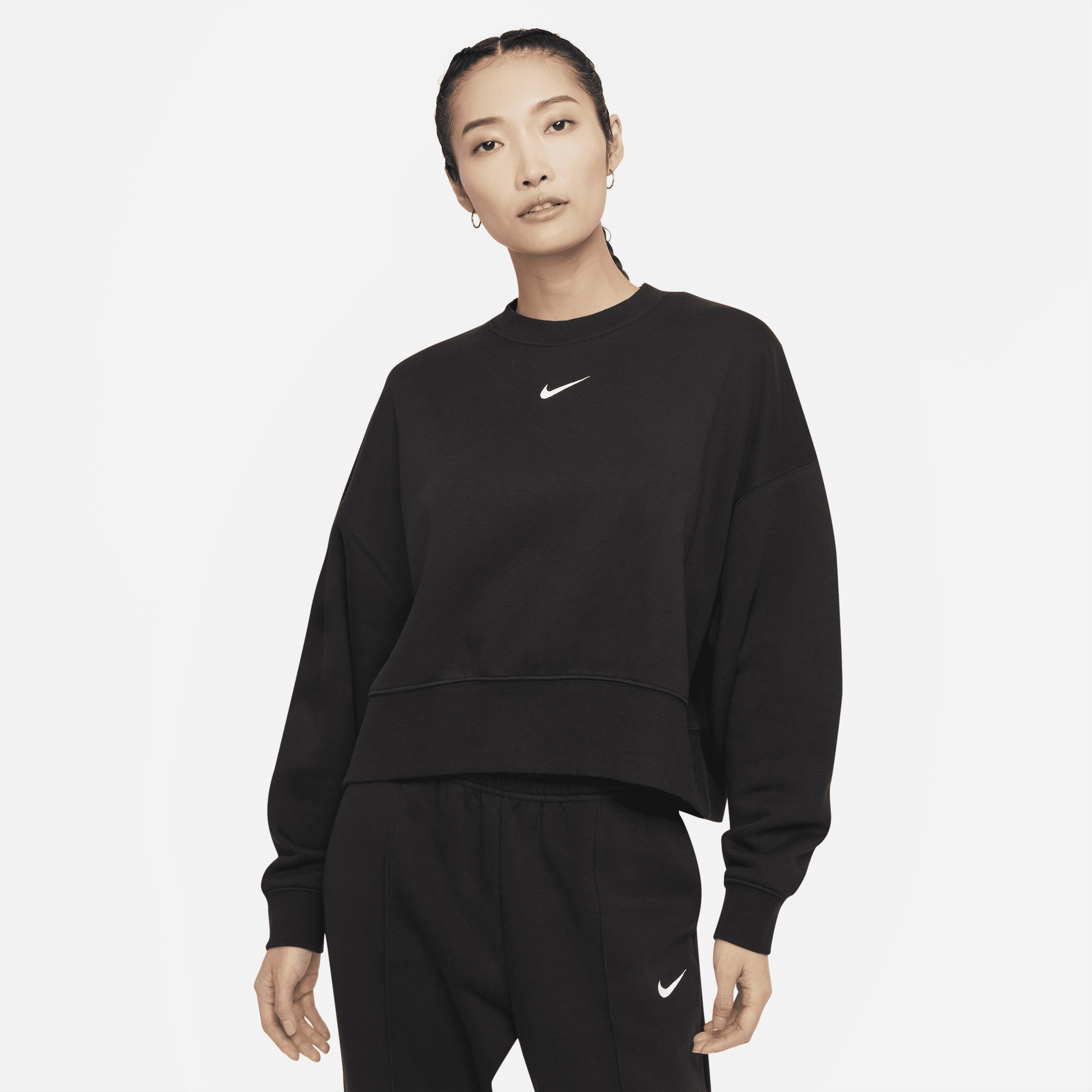 【ナイキ(NIKE)公式ストア】ナイキ スポーツウェア コレクション エッセンシャル ウィメンズ オーバーサイズド フリース クルー DJ7666-010 ブラック 【ナイキ(NIKE)公式ストア】ナイキ スポーツウェア コレクション エッセンシャル ウィメンズ オーバーサイズド フリース クルー DJ7666-010 ブラック