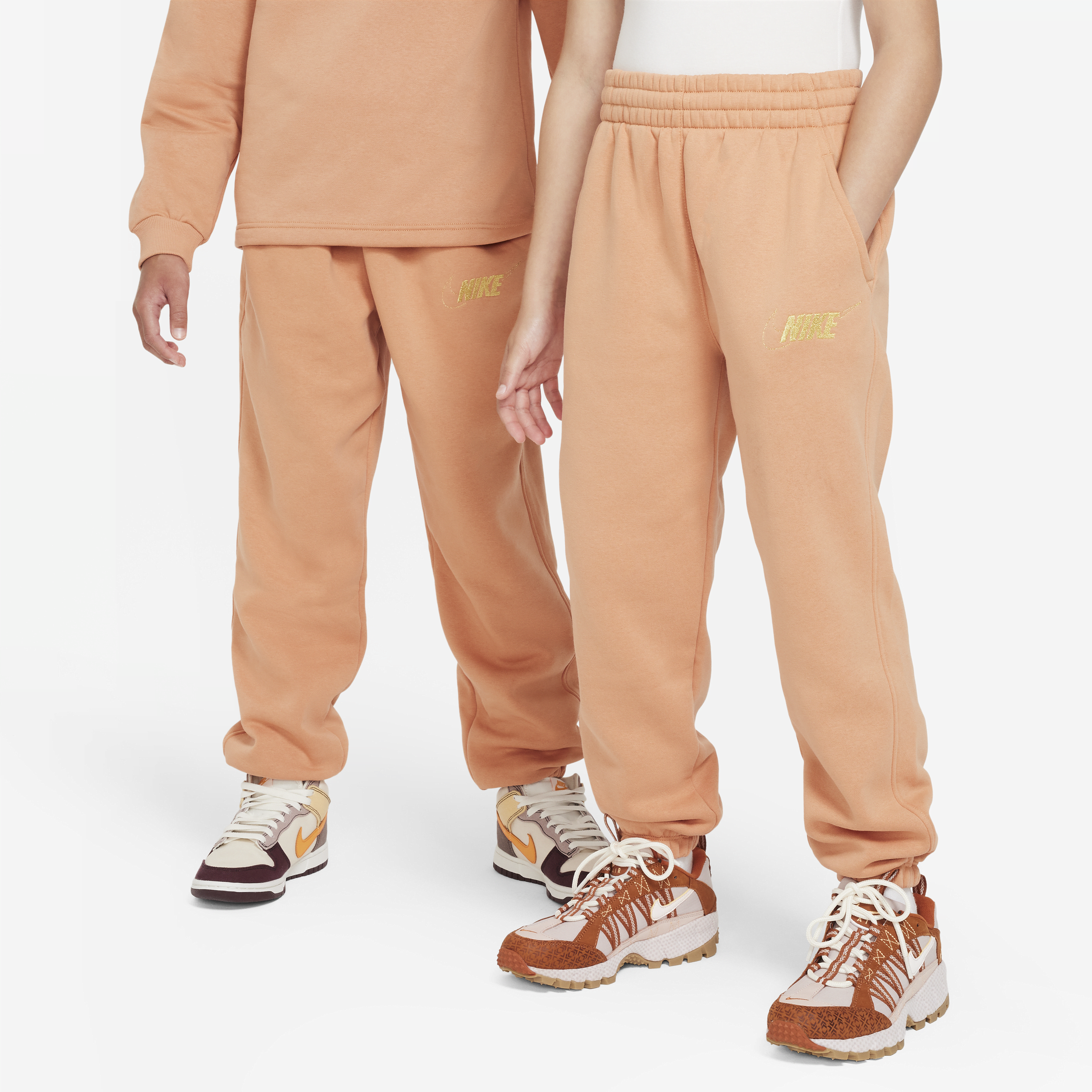 Løstsiddende Nike Sportswear Club Fleece-bukser til større børn (piger) - brun