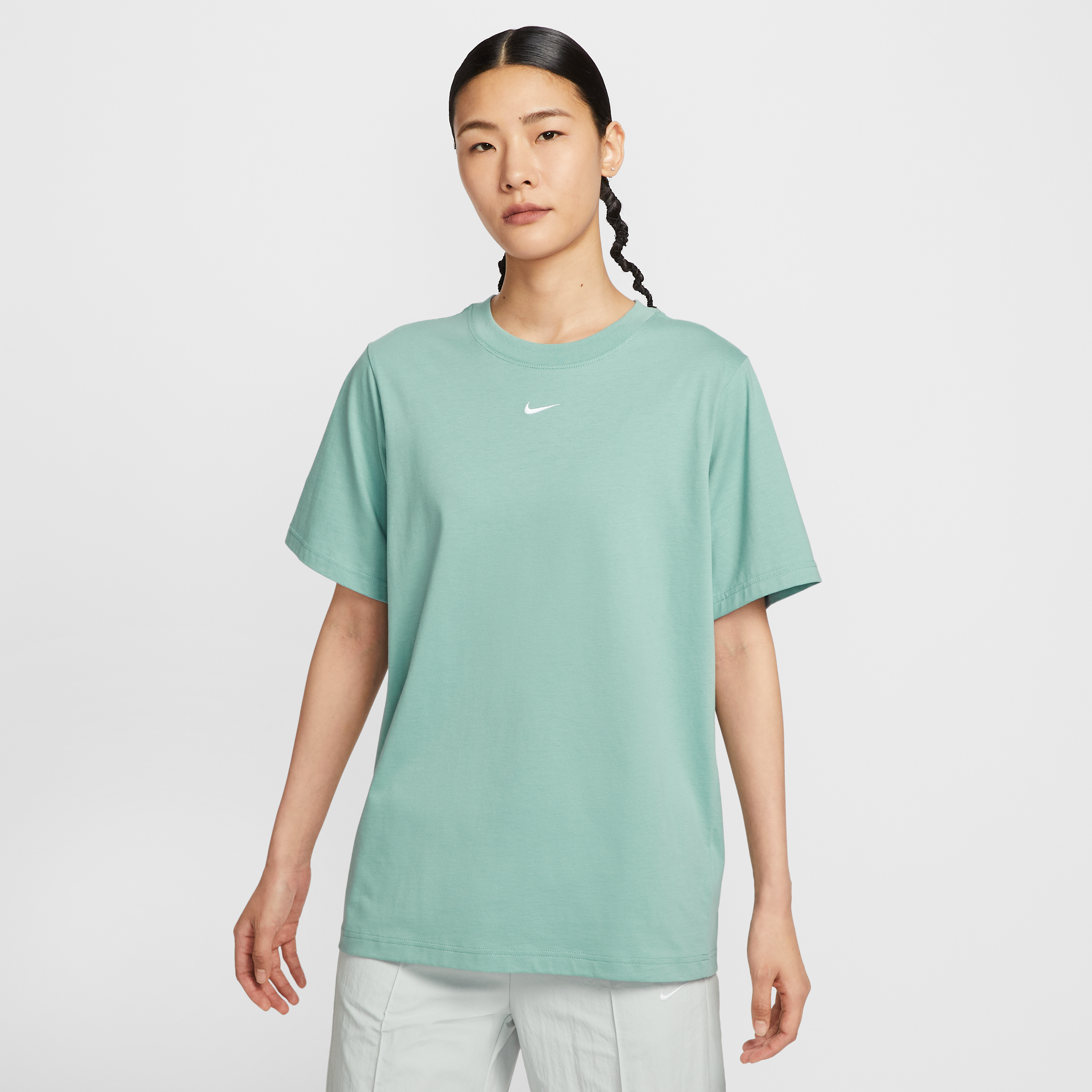 【ナイキ(NIKE)公式ストア】ナイキ スポーツウェア ウィメンズ Tシャツ FD4150-017 グリーン 【ナイキ(NIKE)公式ストア】ナイキ スポーツウェア ウィメンズ Tシャツ FD4150-017 グリーン