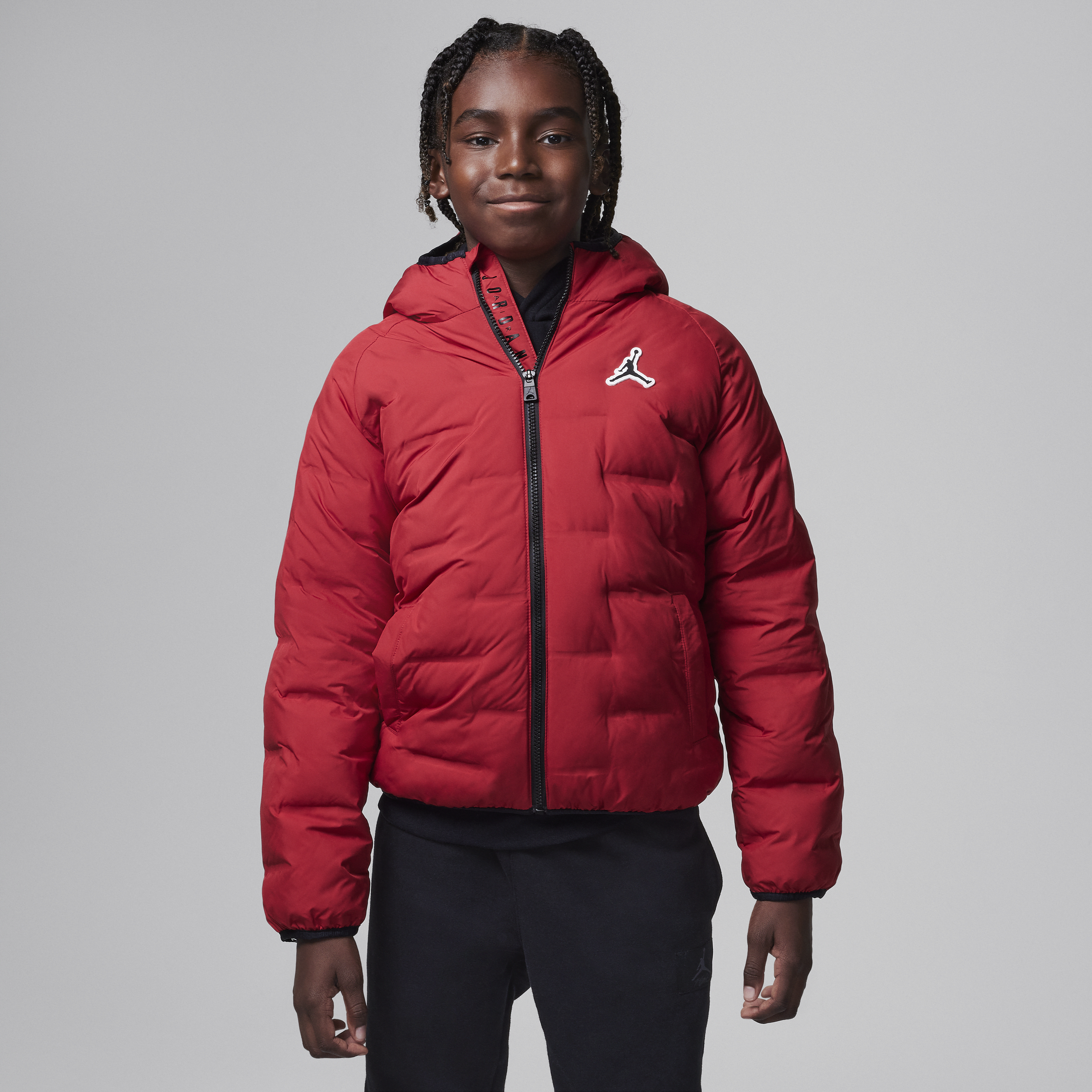 【ナイキ(NIKE)公式ストア】ジョーダン ジュニア ウェルデッド パファー ジャケット HQ7061-687 レッド 【ナイキ(NIKE)公式ストア】ジョーダン ジュニア ウェルデッド パファー ジャケット HQ7061-687 レッド