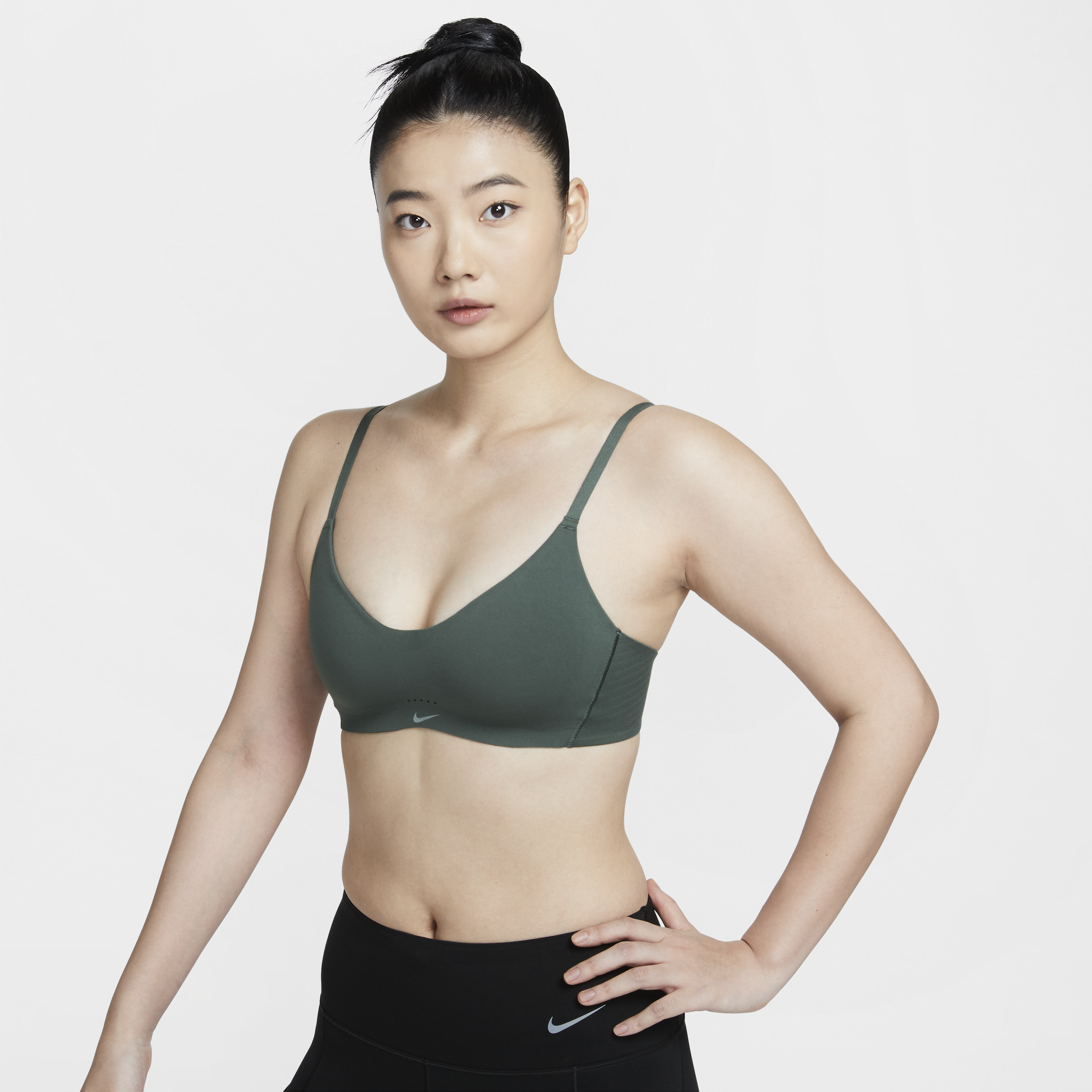 【ナイキ(NIKE)公式ストア】ナイキ アレート ミニマリスト ウィメンズ ライトサポート パッディド コンバーチブル スポーツブラ FQ3551-338 グリーン 【ナイキ(NIKE)公式ストア】ナイキ アレート ミニマリスト ウィメンズ ライトサポート パッディド コンバーチブル スポーツブラ FQ3551-338 グリーン