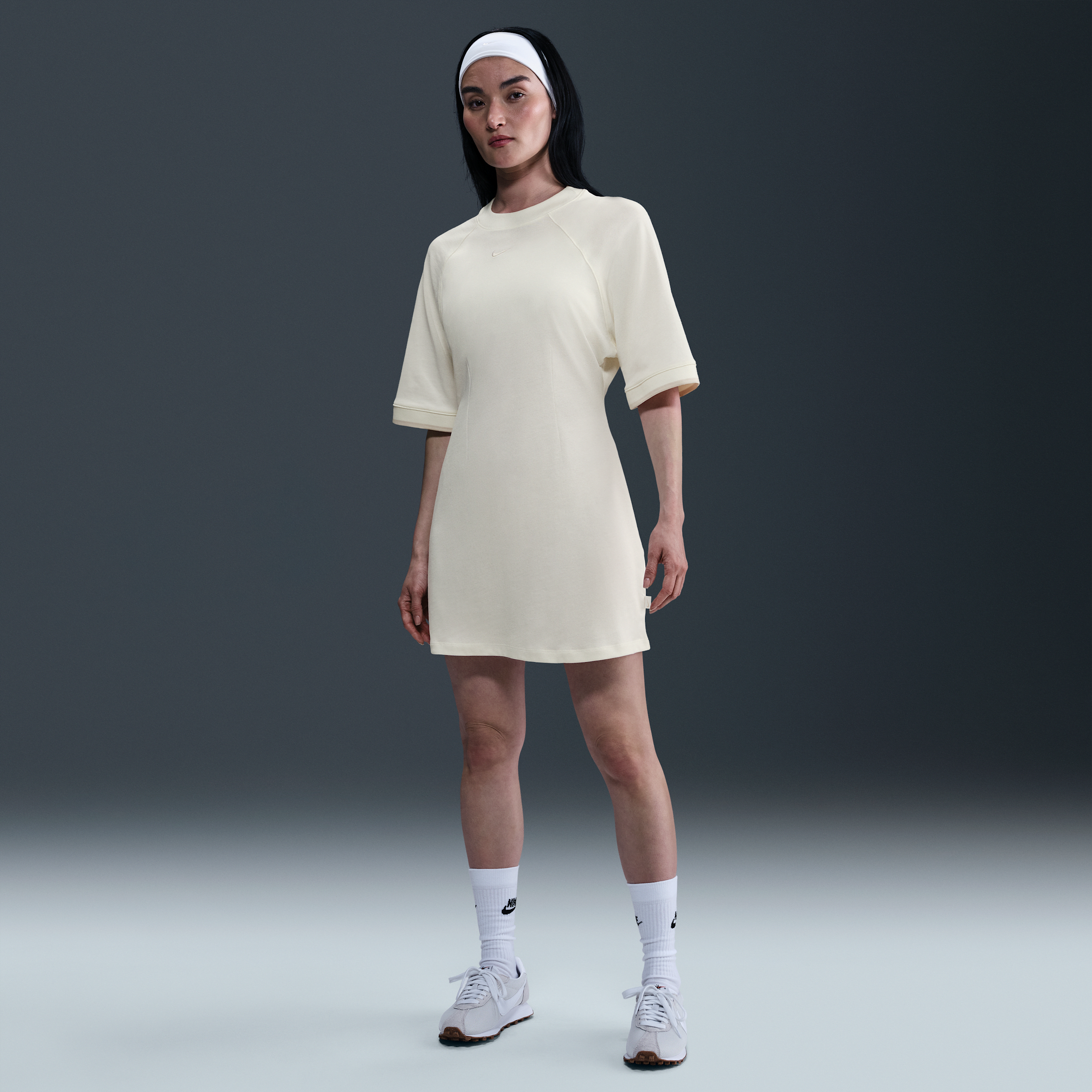 【ナイキ(NIKE)公式ストア】ナイキ スポーツウェア コレクション ウィメンズ Tシャツ ドレス HJ0325-133 ホワイト 【ナイキ(NIKE)公式ストア】ナイキ スポーツウェア コレクション ウィメンズ Tシャツ ドレス HJ0325-133 ホワイト
