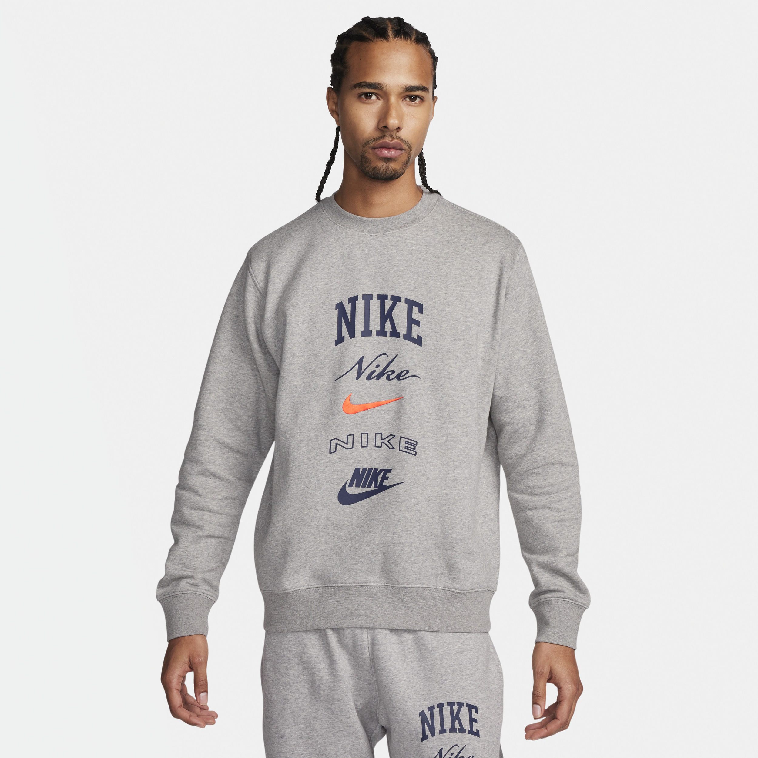 Langærmet Nike Club Fleece-sweatshirt med rund hals til mænd - grå
