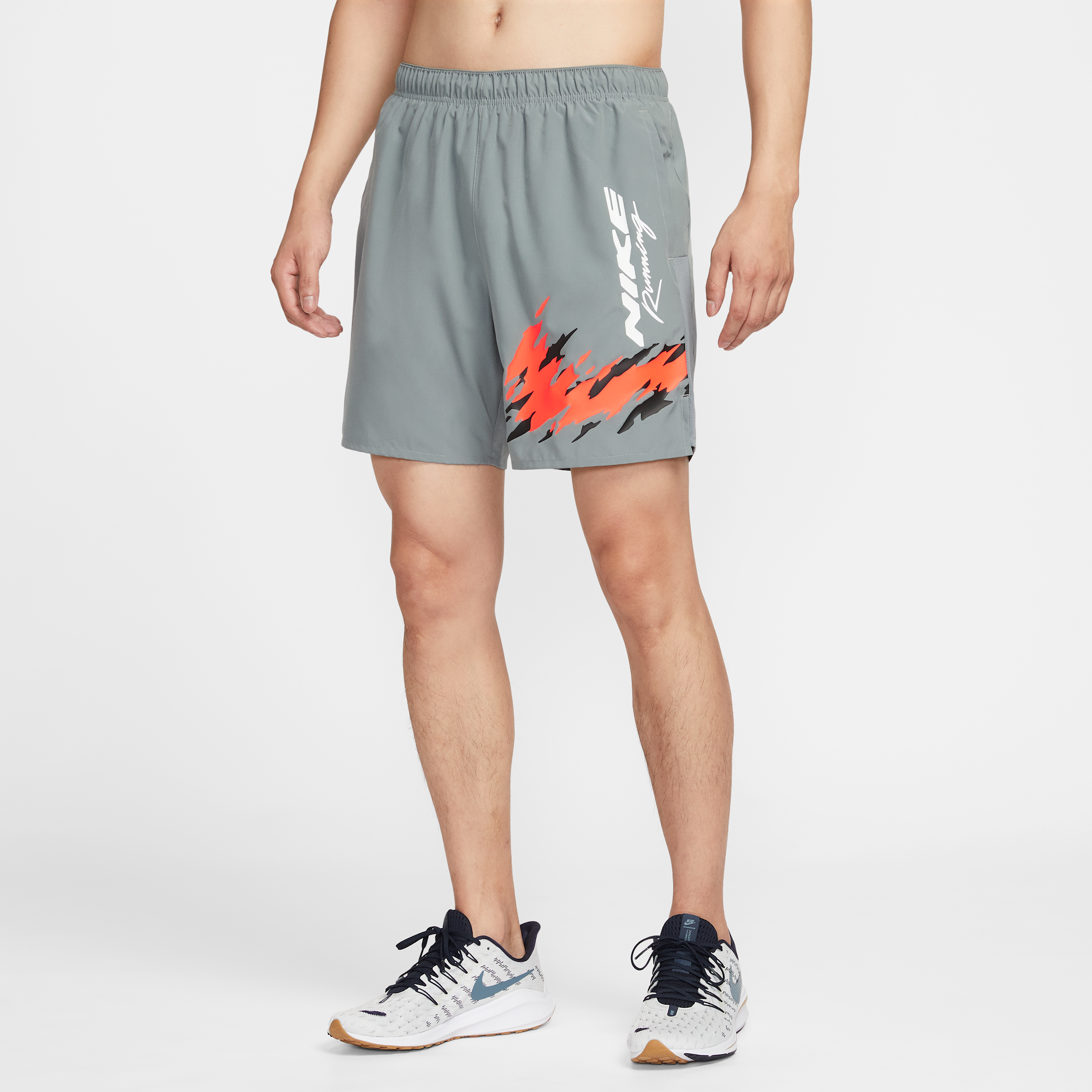 【ナイキ(NIKE)公式ストア】ナイキ チャレンジャー メンズ Dri-FIT 18cm ランニングショートパンツ (インナー付き) HV2139-084 グレー 【ナイキ(NIKE)公式ストア】ナイキ チャレンジャー メンズ Dri-FIT 18cm ランニングショートパンツ (インナー付き) HV2139-084 グレー