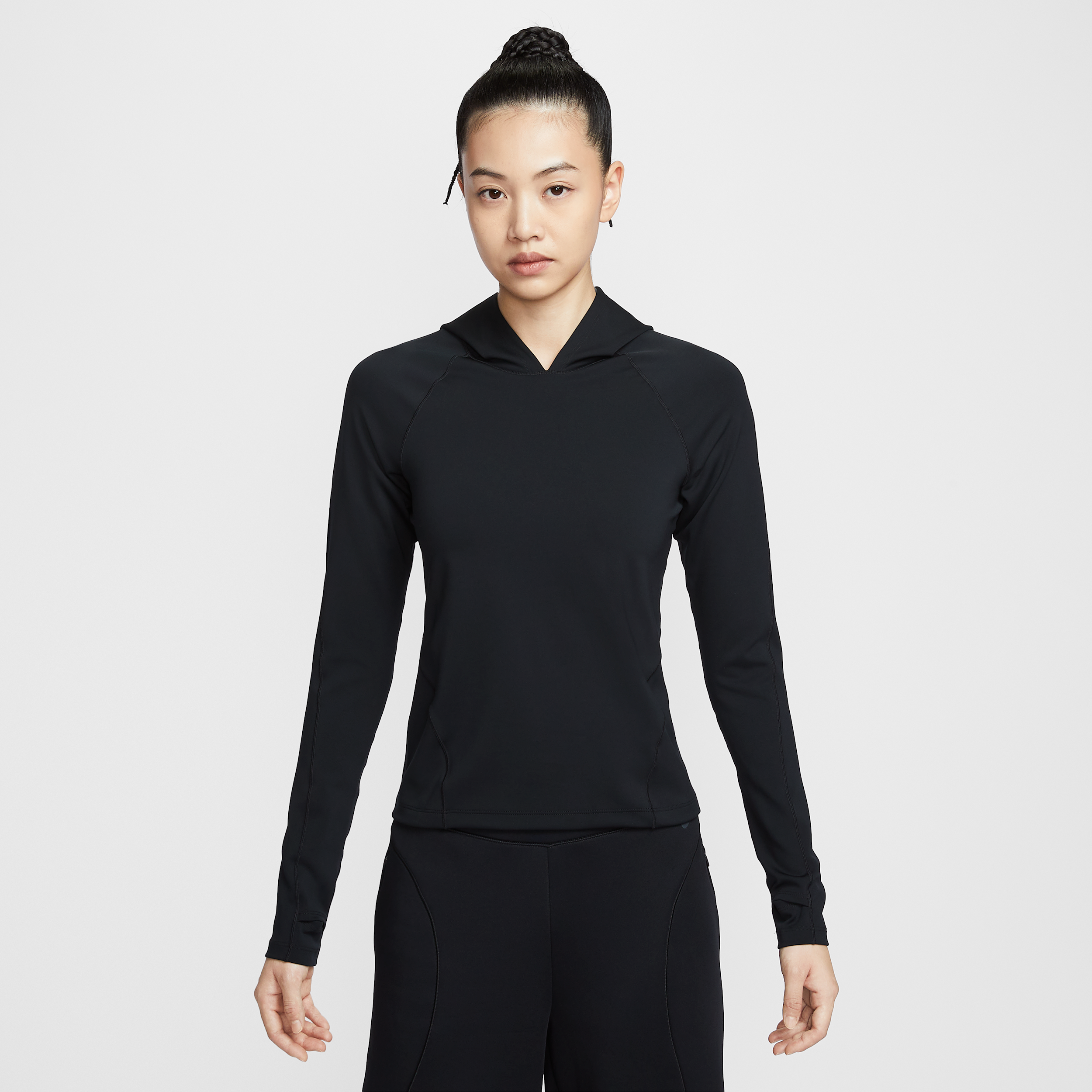 【ナイキ（NIKE）公式ストア】ナイキ ユニバーサ ウィメンズ Dri-FIT スリム フーデッド ロングスリーブ トップ IF0739-010 ブラック