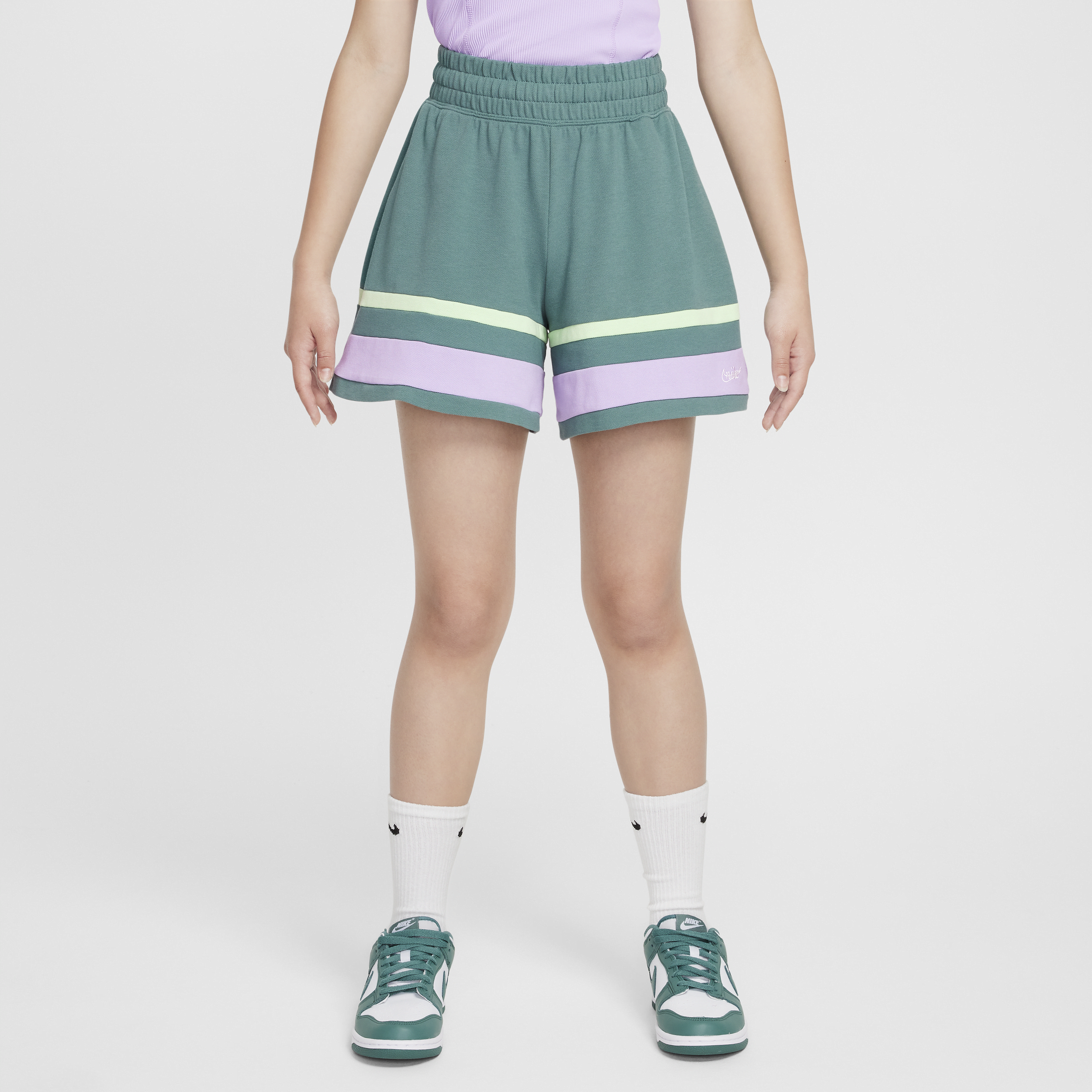 【ナイキ(NIKE)公式ストア】ナイキ スポーツウェア ガールズショートパンツ FV0190-361 グリーン 【ナイキ(NIKE)公式ストア】ナイキ スポーツウェア ガールズショートパンツ FV0190-361 グリーン
