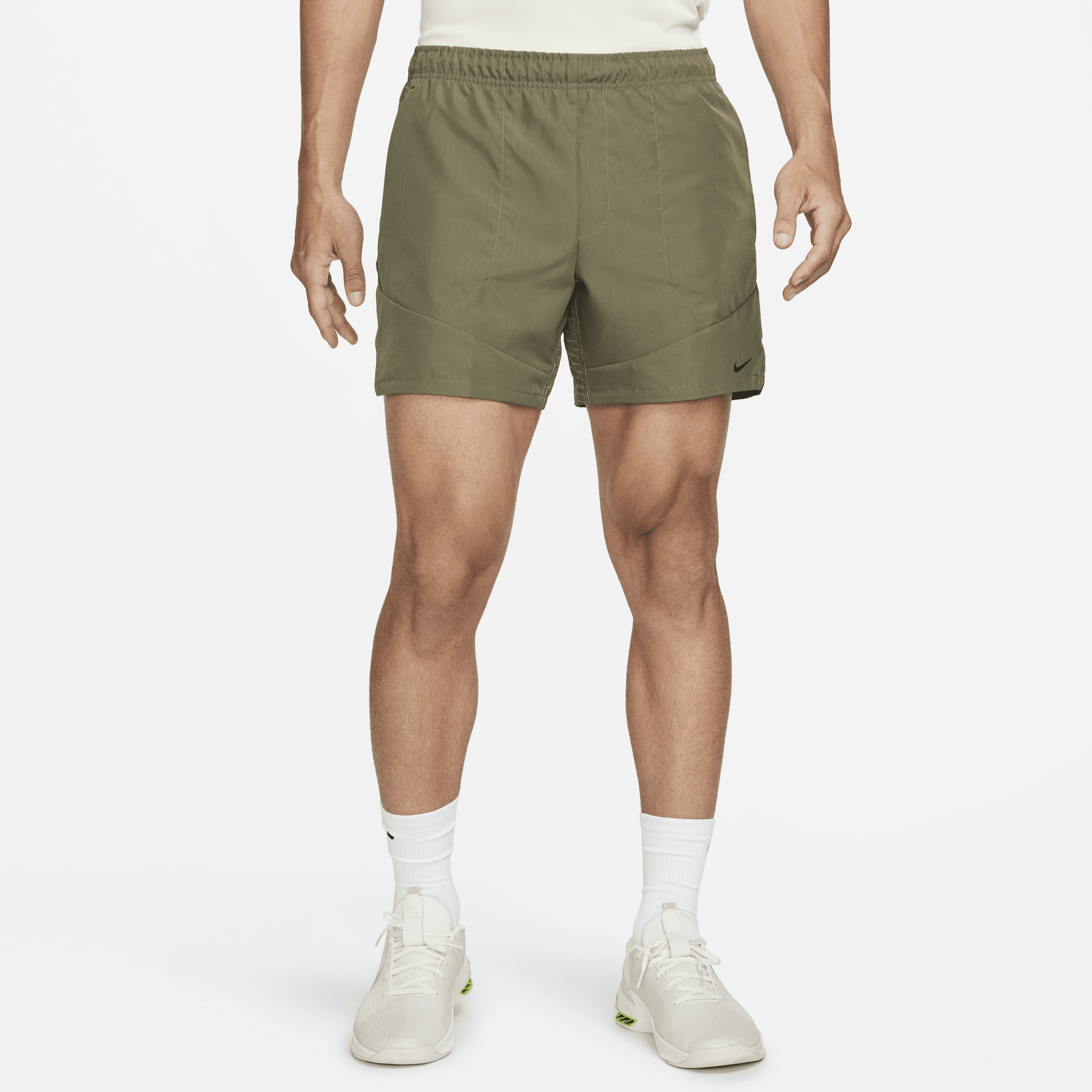 Nike Dri-FIT ADV A.P.S. Pantalón corto versátil sin forro de 15 cm - Hombre - Verde