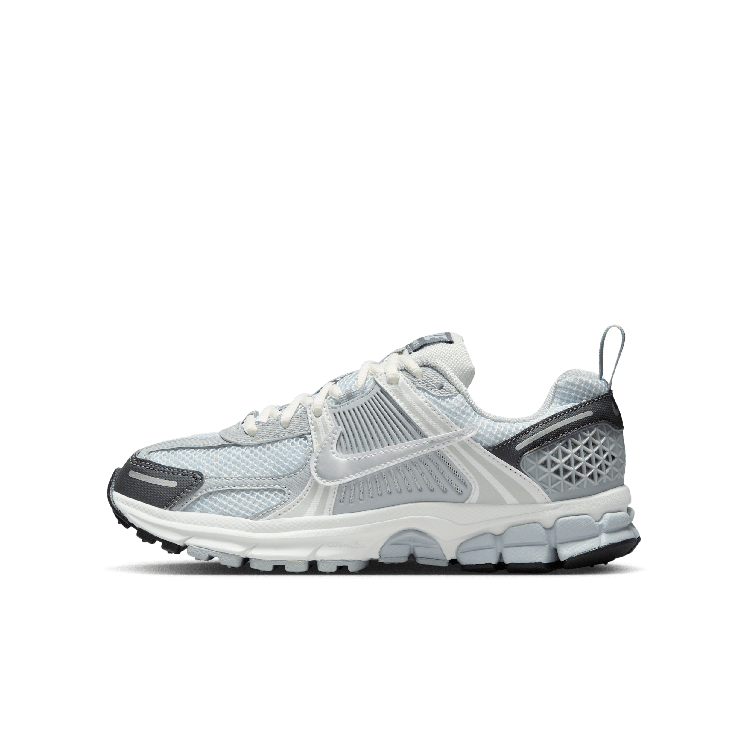 【ナイキ(NIKE)公式ストア】ナイキ ボメロ 5 ジュニアシューズ HF6998-008 グレー 【ナイキ(NIKE)公式ストア】ナイキ ボメロ 5 ジュニアシューズ HF6998-008 グレー