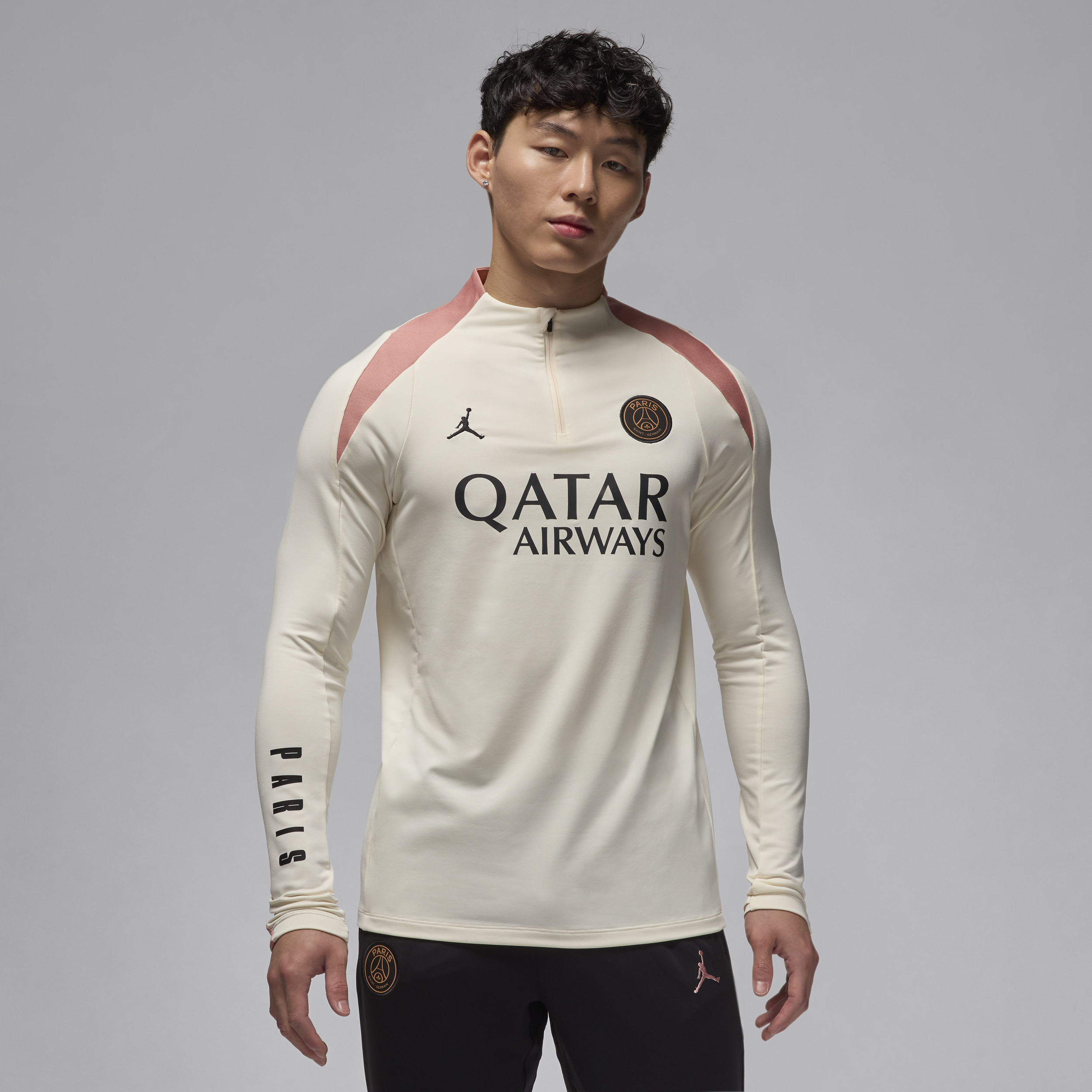 【ナイキ(NIKE)公式ストア】パリ サンジェルマン (PSG) ストライク サード メンズ ジョーダン Dri-FIT サッカードリルトップ FQ2625-111 ブラウン 【ナイキ(NIKE)公式ストア】パリ サンジェルマン (PSG) ストライク サード メンズ ジョーダン Dri-FIT サッカードリルトップ FQ2625-111 ブラウン