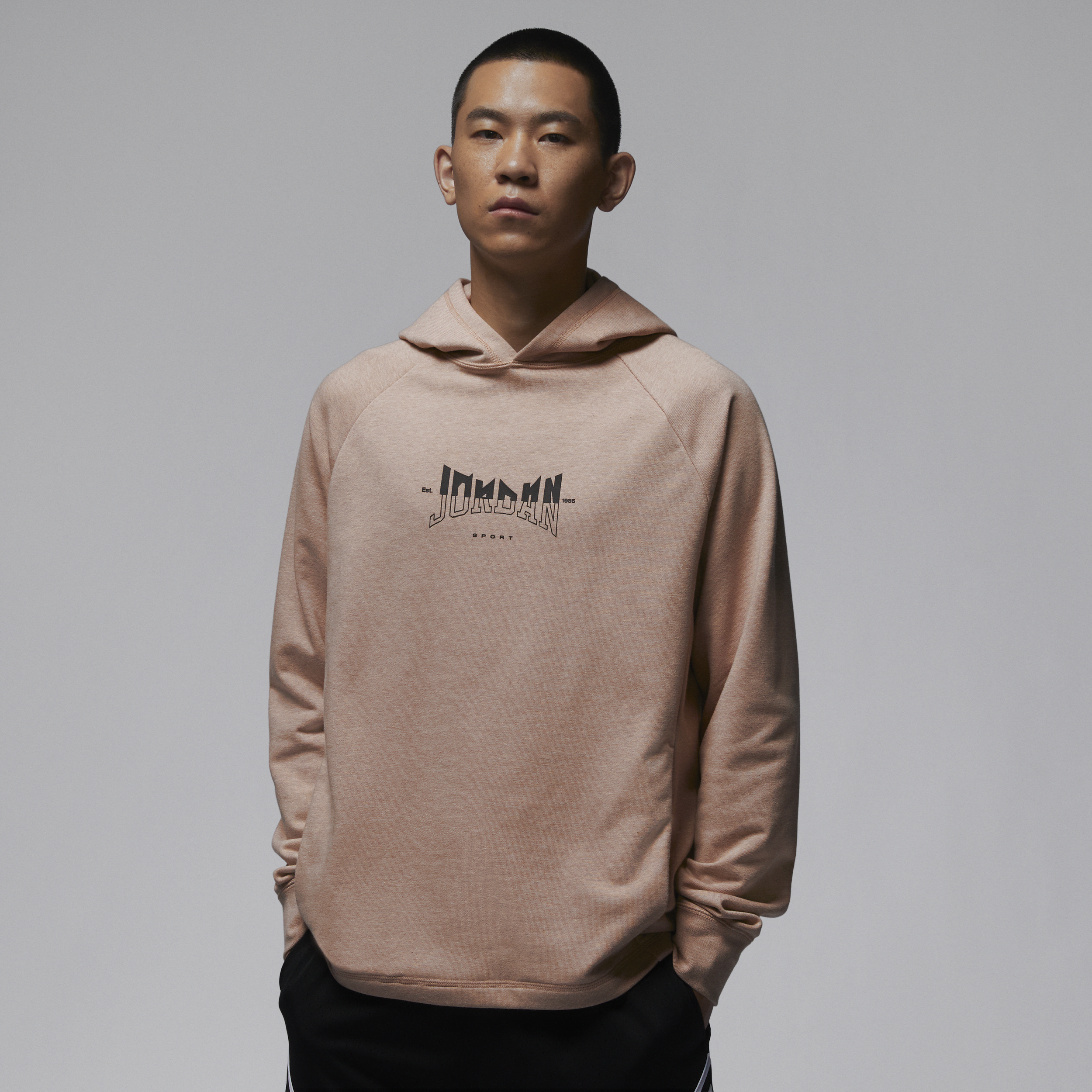 【ナイキ(NIKE)公式ストア】ジョーダン Dri-FIT スポーツ メンズ グラフィック フリース プルオーバー パーカー FQ6809-201 ブラウン 【ナイキ(NIKE)公式ストア】ジョーダン Dri-FIT スポーツ メンズ グラフィック フリース プルオーバー パーカー FQ6809-201 ブラウン