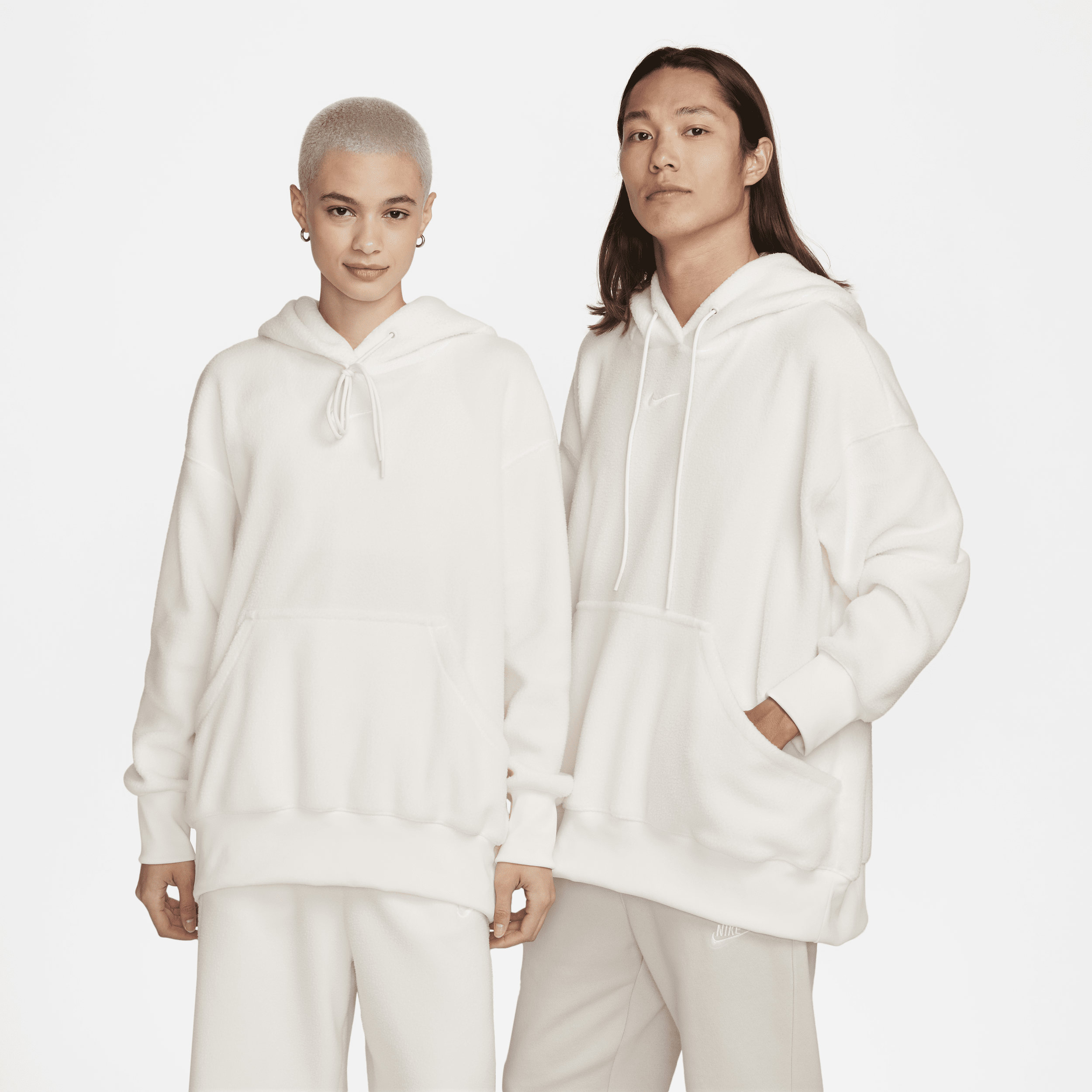 Overdimensioneret Nike Sportswear Plush-pullover-hættetrøje til kvinder - hvid