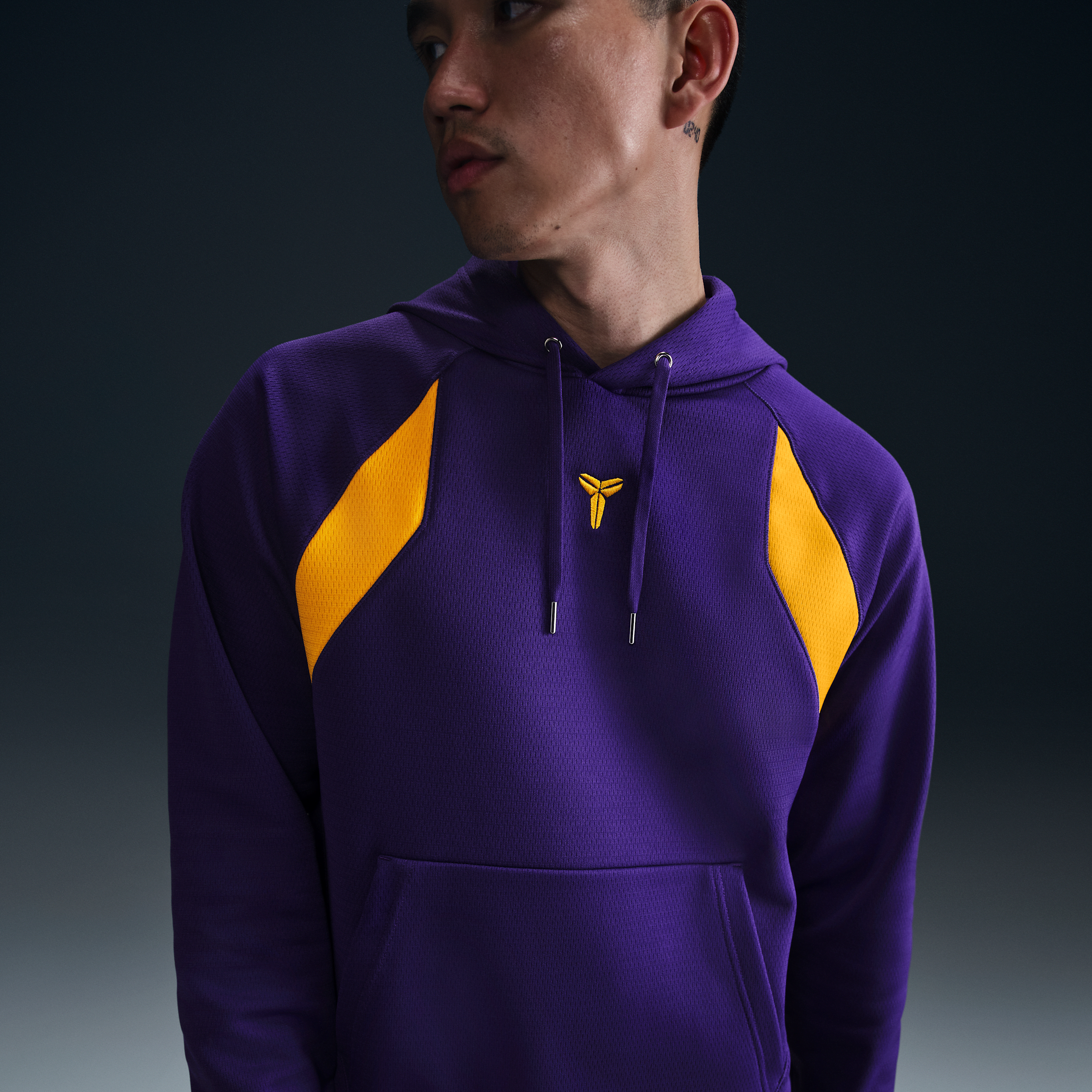 【ナイキ(NIKE)公式ストア】コービー Therma-FIT プルオーバー パーカー HJ8110-547 パープル 【ナイキ(NIKE)公式ストア】コービー Therma-FIT プルオーバー パーカー HJ8110-547 パープル