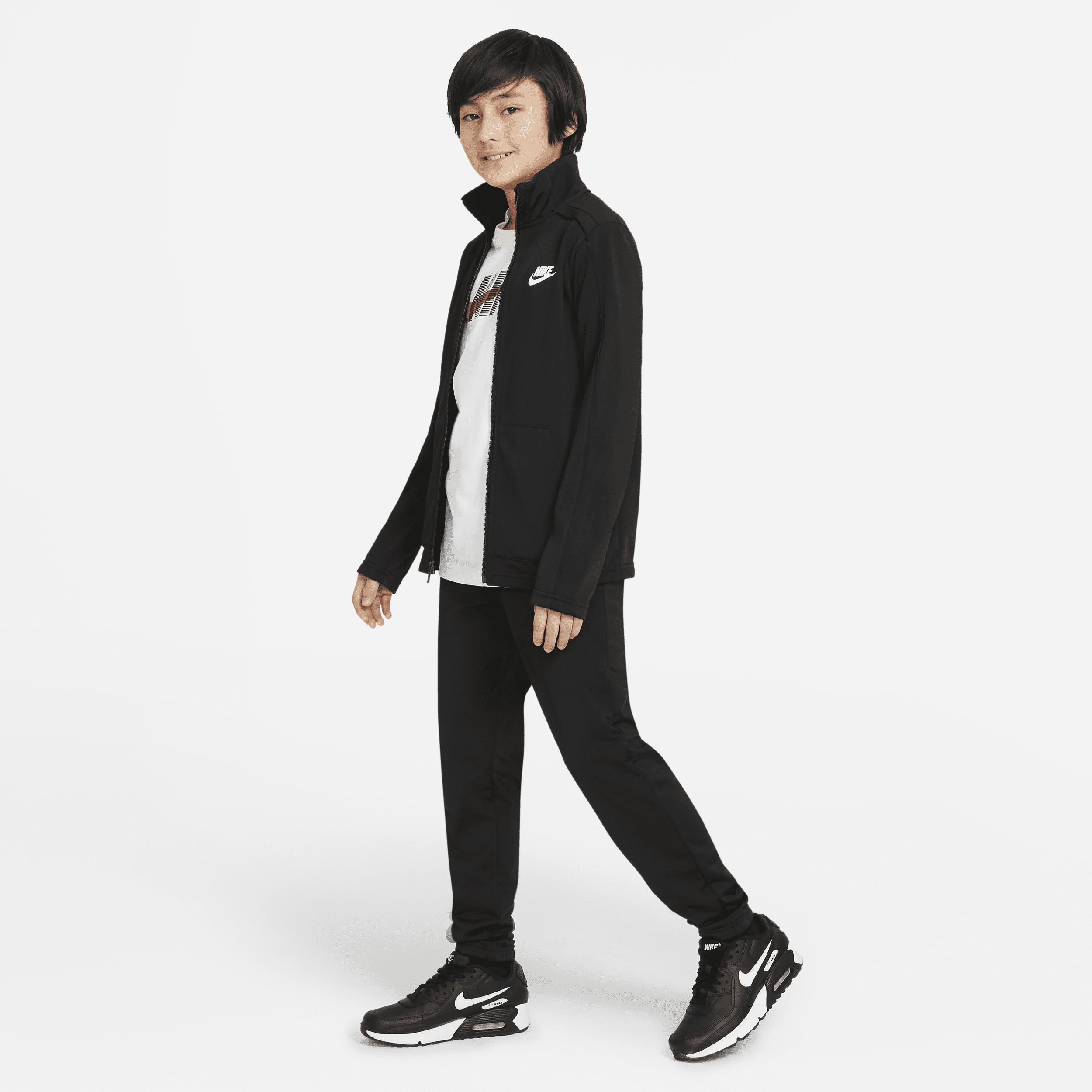 【ナイキ(NIKE)公式ストア】ナイキ スポーツウェア ジュニアトラックスーツ DH9661-010 ブラック 【ナイキ(NIKE)公式ストア】ナイキ スポーツウェア ジュニアトラックスーツ DH9661-010 ブラック