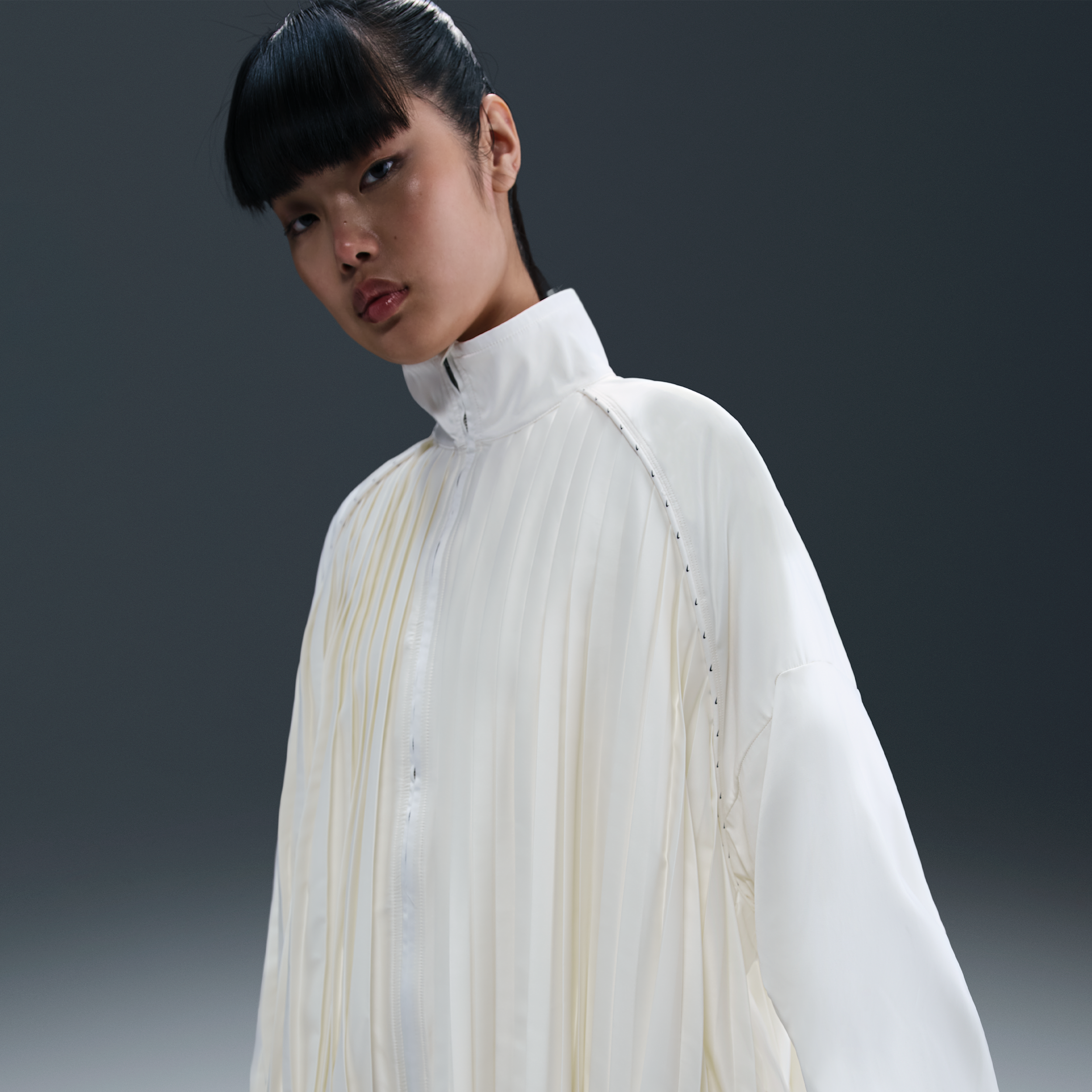 【ナイキ(NIKE)公式ストア】ナイキ スポーツウェア コレクション ウィメンズ プリーツ トラックジャケット HJ0518-133 ホワイト 【ナイキ(NIKE)公式ストア】ナイキ スポーツウェア コレクション ウィメンズ プリーツ トラックジャケット HJ0518-133 ホワイト