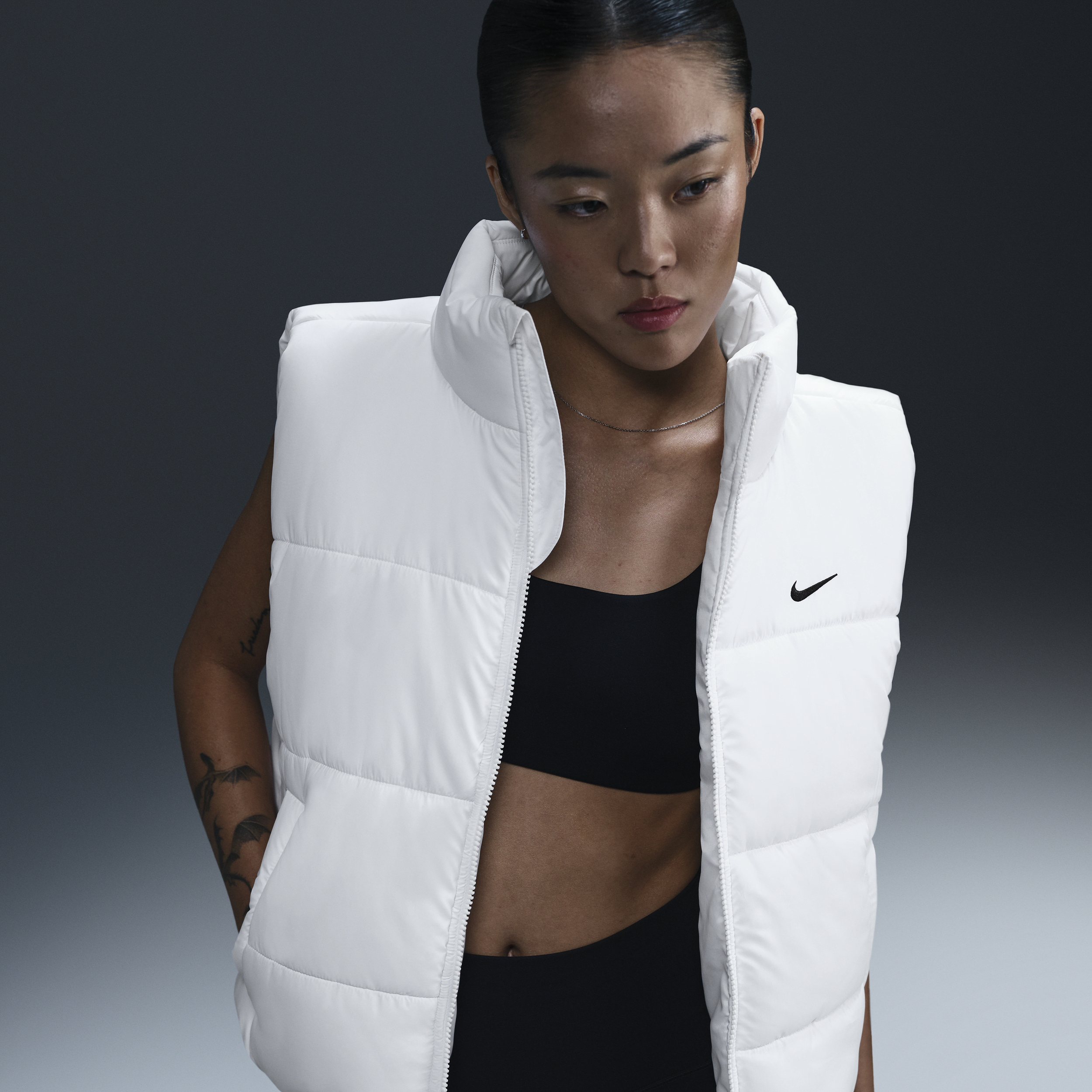 【ナイキ(NIKE)公式ストア】ナイキ スポーツウェア クラシック パファー ウィメンズ Therma-FIT ルーズ ベスト FZ5923-100 ホワイト 【ナイキ(NIKE)公式ストア】ナイキ スポーツウェア クラシック パファー ウィメンズ Therma-FIT ルーズ ベスト FZ5923-100 ホワイト