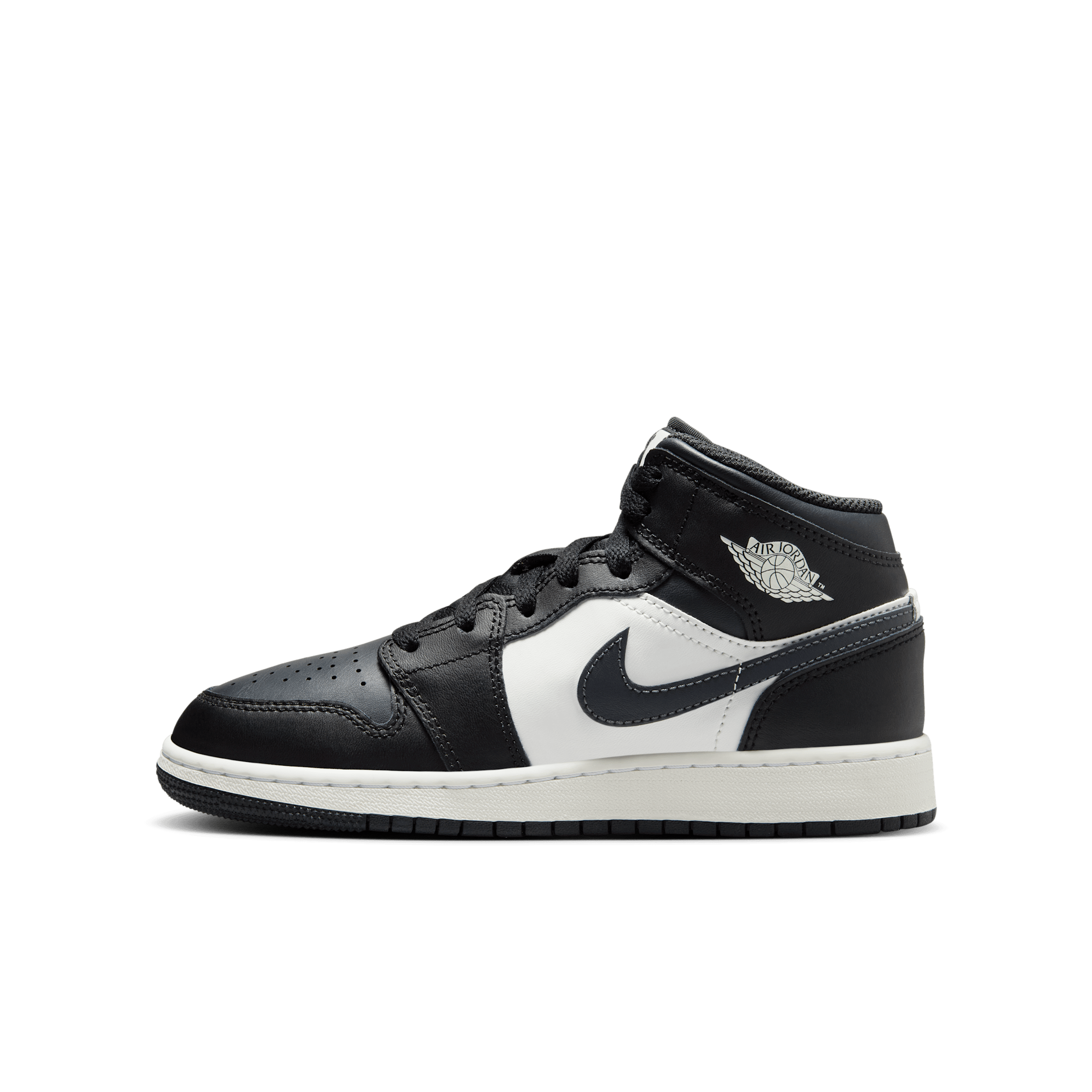 【ナイキ(NIKE)公式ストア】エア ジョーダン 1 MID ジュニアシューズ DQ8423-010 ブラック 【ナイキ(NIKE)公式ストア】エア ジョーダン 1 MID ジュニアシューズ DQ8423-010 ブラック