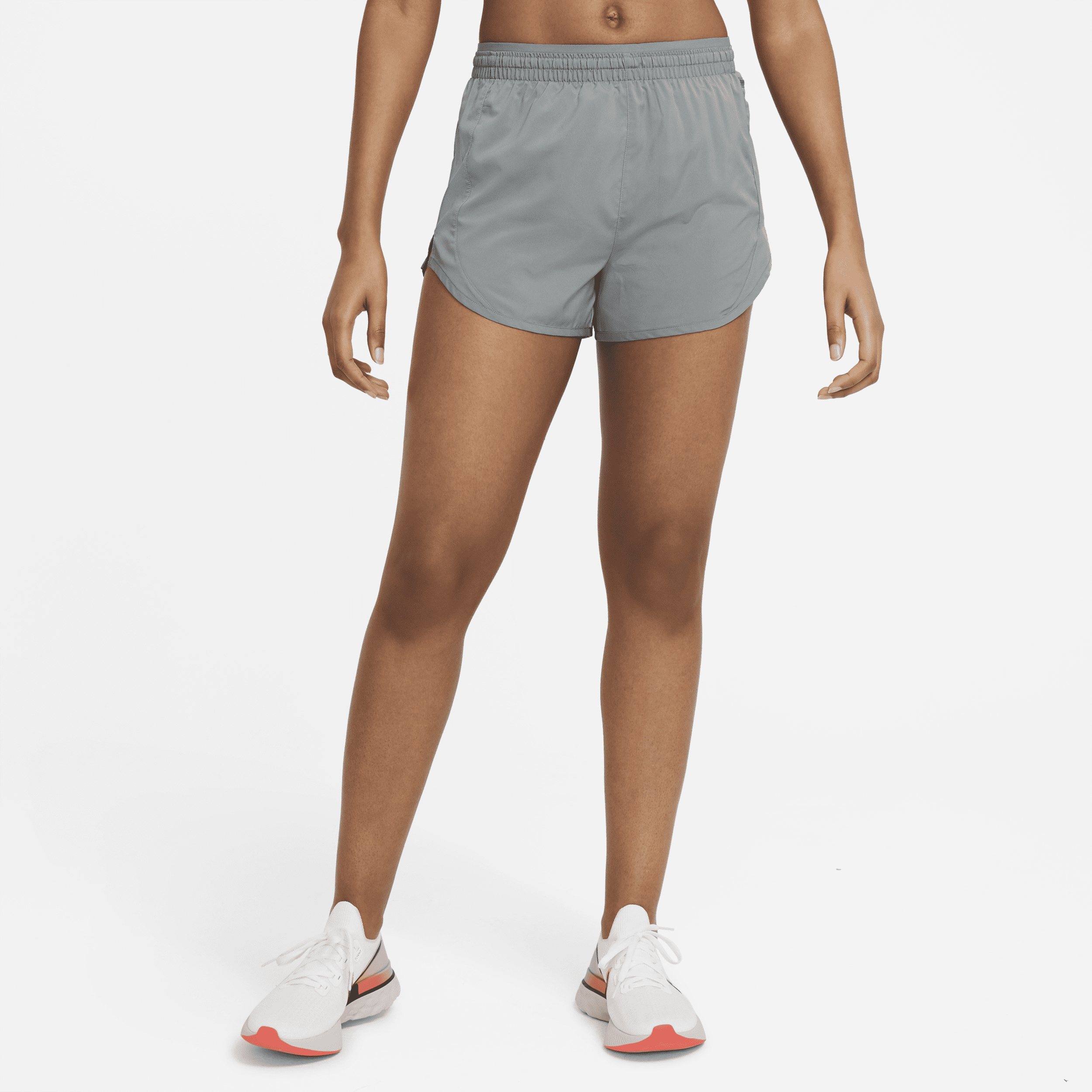 Nike Tempo Luxe Hardloopshorts voor dames (8 cm) - Grijs
