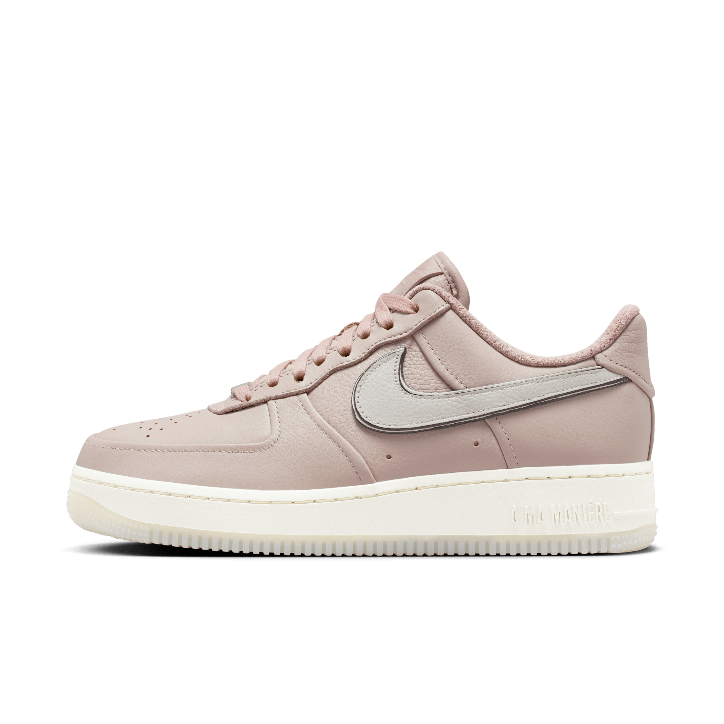 【ナイキ(NIKE)公式ストア】ナイキ エア フォース 1 '07 ウィメンズシューズ HF4084-200 ブラウン 【ナイキ(NIKE)公式ストア】ナイキ エア フォース 1 '07 ウィメンズシューズ HF4084-200 ブラウン