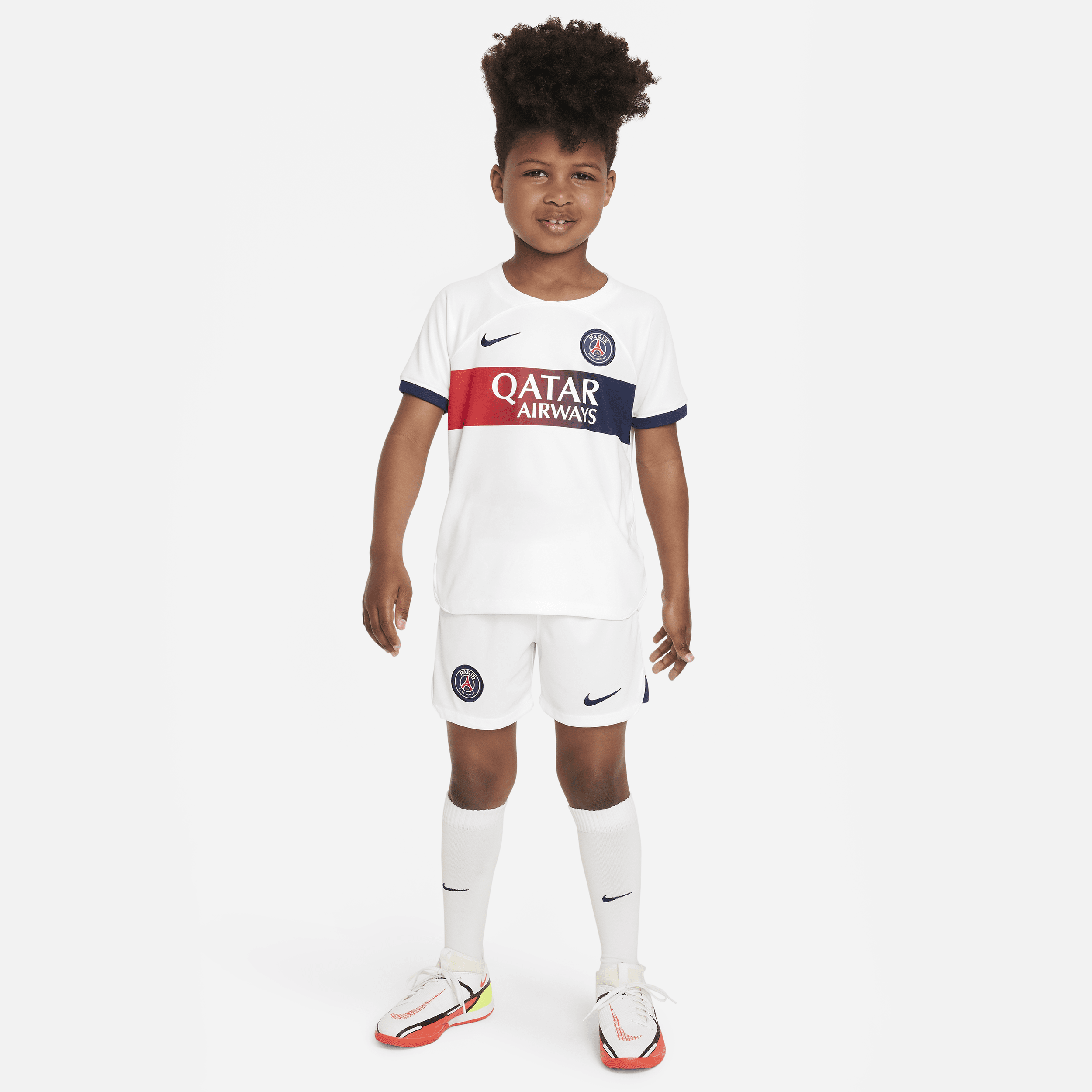 Paris Saint-Germain 2023/24 Away-Nike Dri-FIT-sæt i 3 dele til mindre børn - hvid