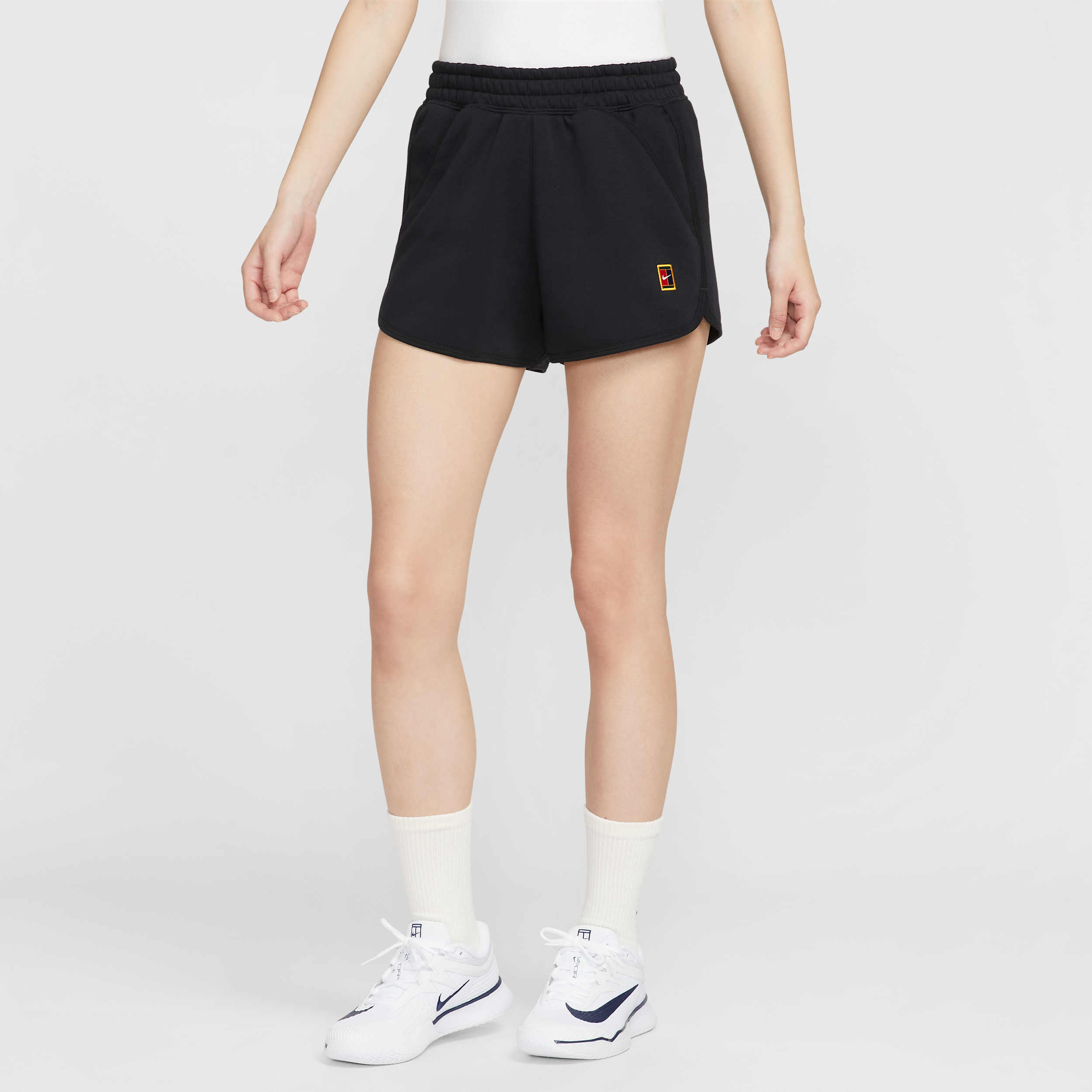 【ナイキ(NIKE)公式ストア】ナイキコート ヘリテージ ウィメンズ ミッドライズ フリース テニスショートパンツ HJ8991-010 ブラック 【ナイキ(NIKE)公式ストア】ナイキコート ヘリテージ ウィメンズ ミッドライズ フリース テニスショートパンツ HJ8991-010 ブラック