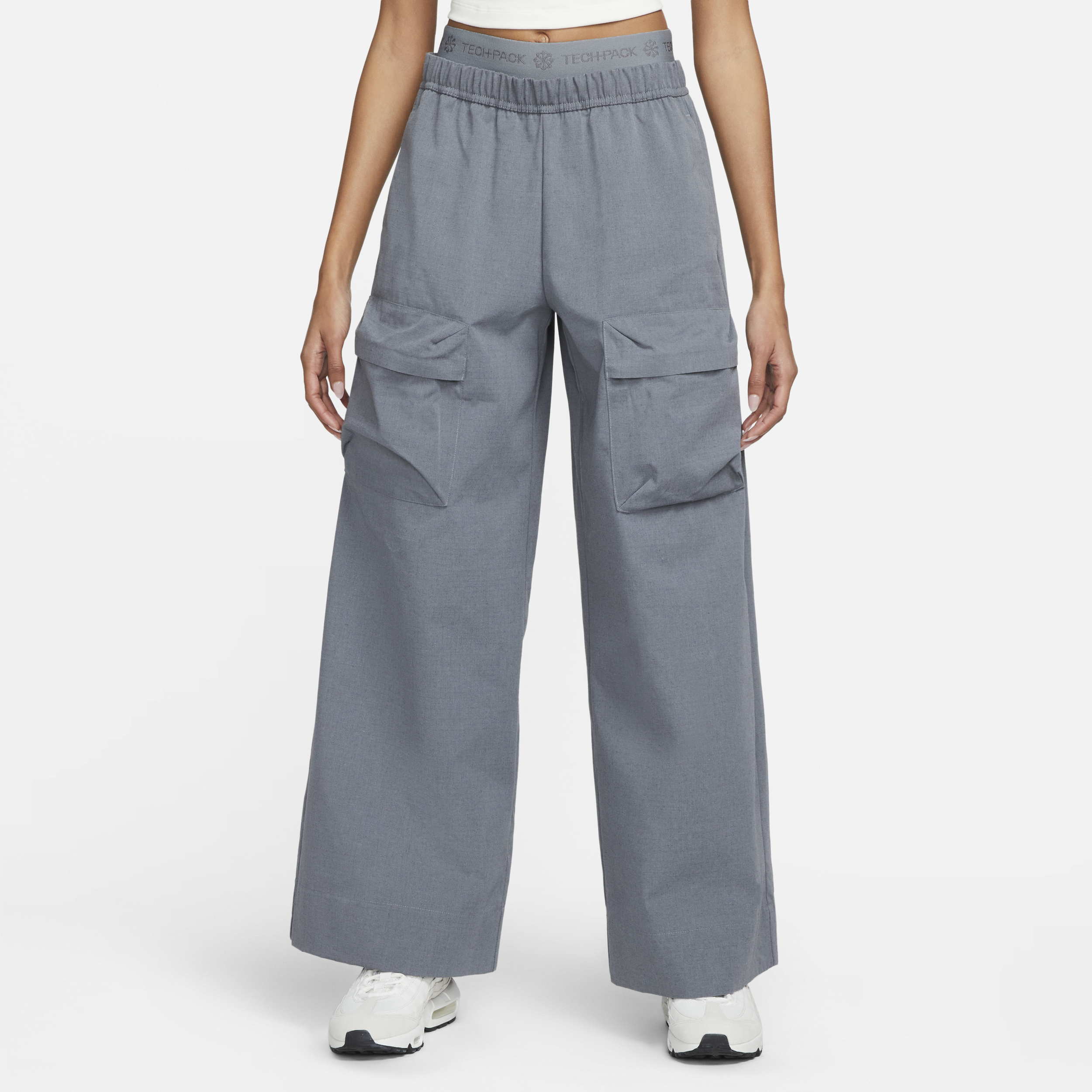 Nike Sportswear Tech Pack Ripstop-bukser med høj talje og brede ben til kvinder - grå