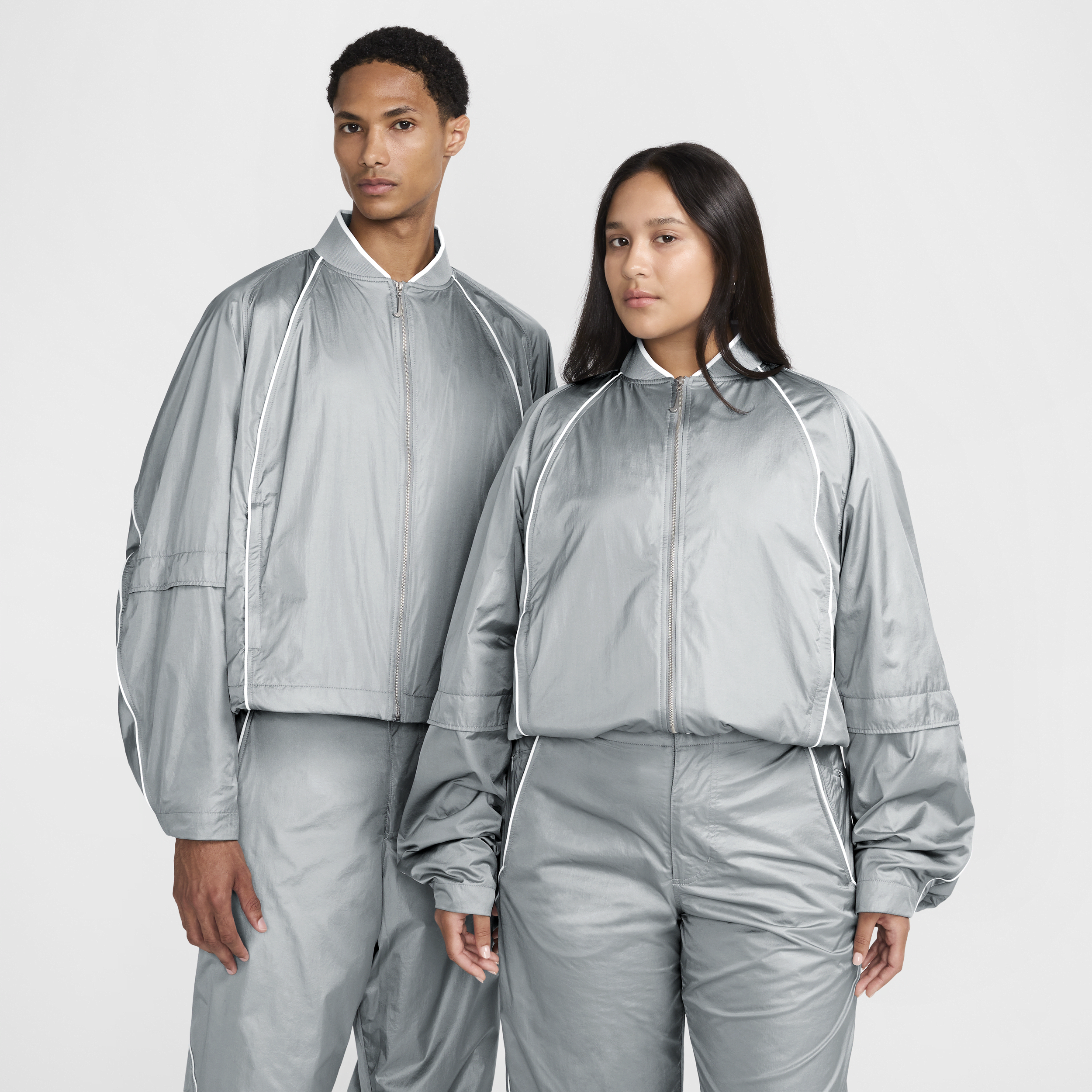 【ナイキ(NIKE)公式ストア】ナイキ x ジャックムス トラックジャケット FV5698-073 グレー 【ナイキ(NIKE)公式ストア】ナイキ x ジャックムス トラックジャケット FV5698-073 グレー
