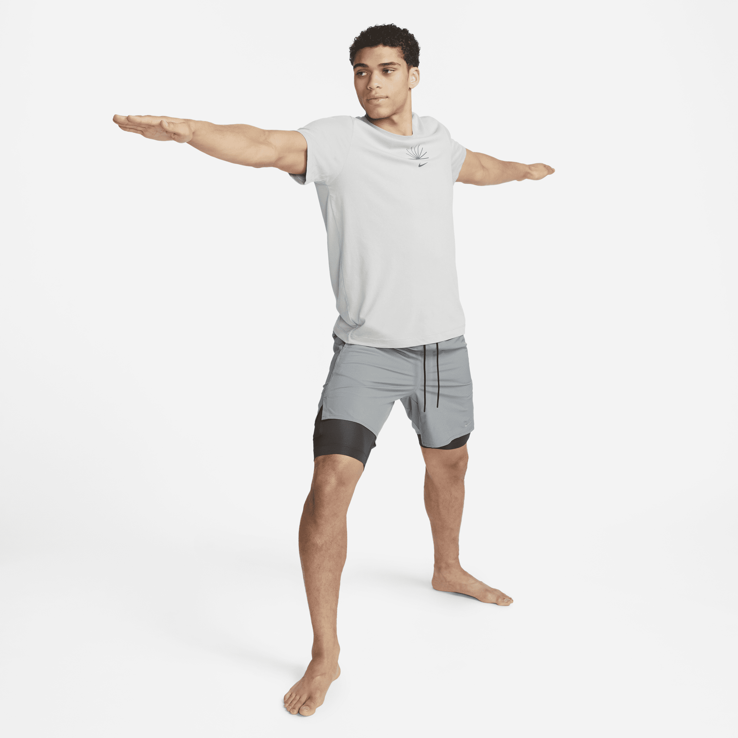 Nike Unlimited Pantalón corto versátil Dri-FIT 2 en 1 de 18 cm - Hombre - Gris