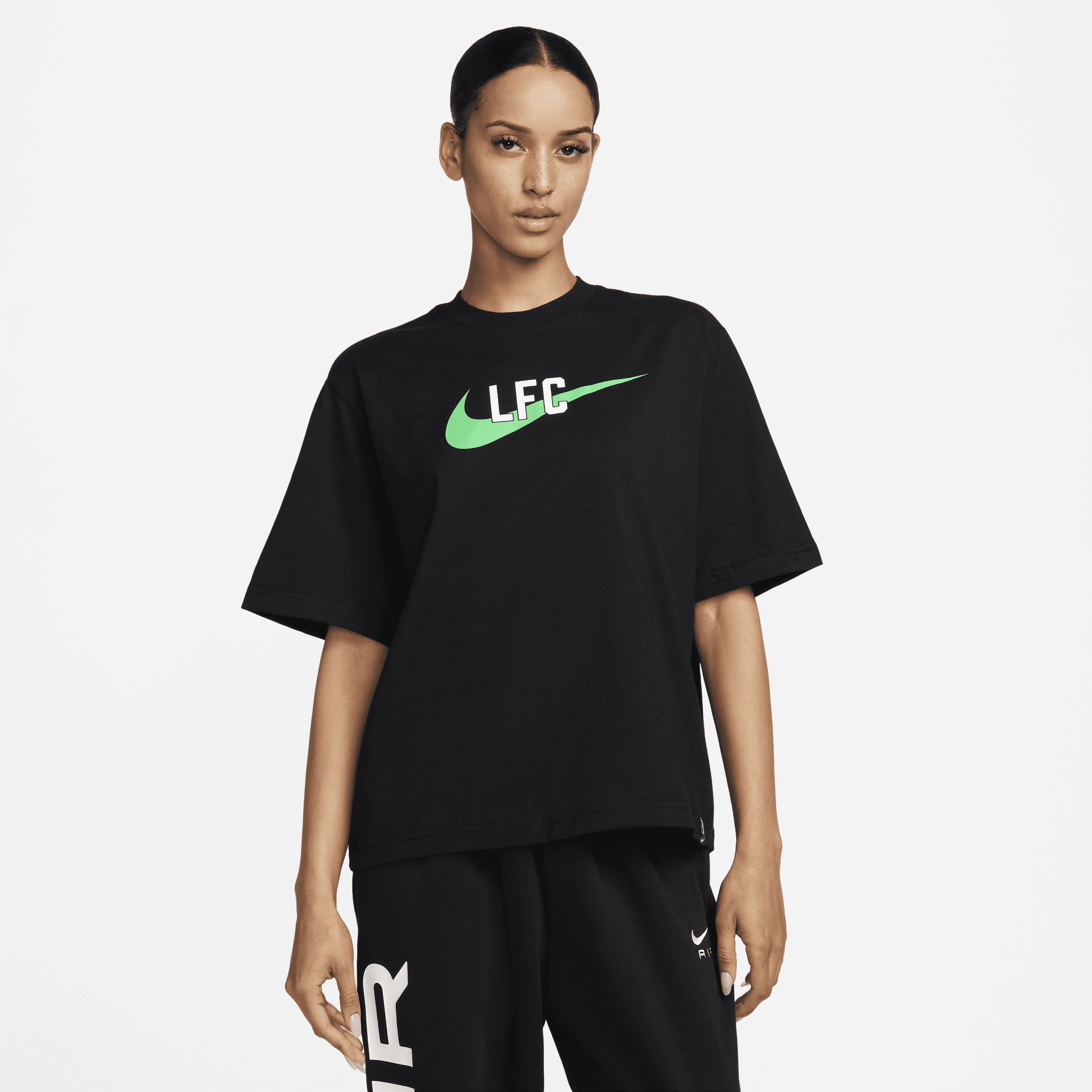 Nike Liverpool FC Swoosh-fodbold-T-shirt til kvinder - sort