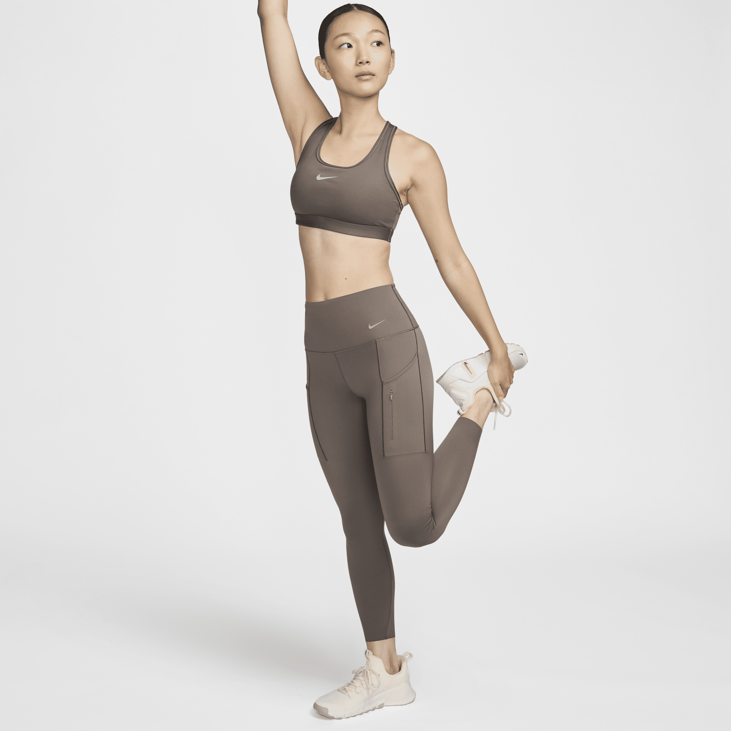【ナイキ(NIKE)公式ストア】ナイキ ゴー ウィメンズ ファームサポート ハイウエスト 7/8 レギンス ポケット付き DQ5640-004 ブラウン 【ナイキ(NIKE)公式ストア】ナイキ ゴー ウィメンズ ファームサポート ハイウエスト 7/8 レギンス ポケット付き DQ5640-004 ブラウン