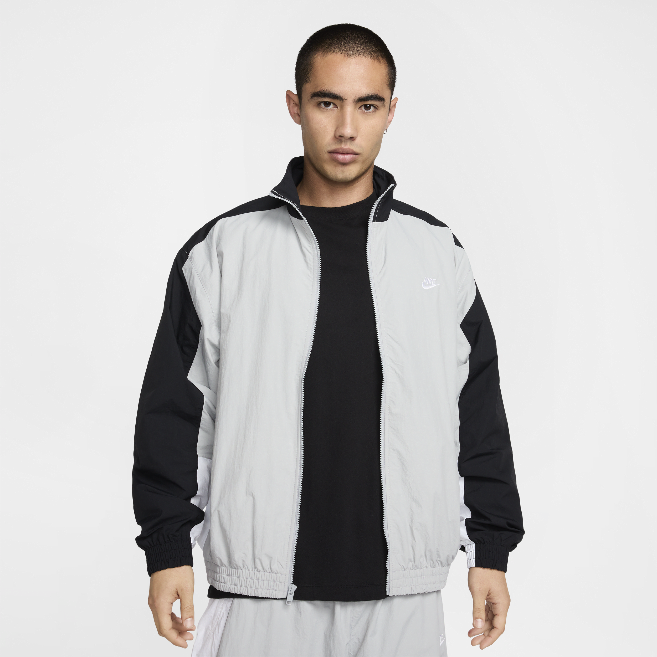 【ナイキ(NIKE)公式ストア】ナイキ クラブ メンズ オーバーサイズド ウーブン トラックジャケット HQ6110-077 グレー 【ナイキ(NIKE)公式ストア】ナイキ クラブ メンズ オーバーサイズド ウーブン トラックジャケット HQ6110-077 グレー