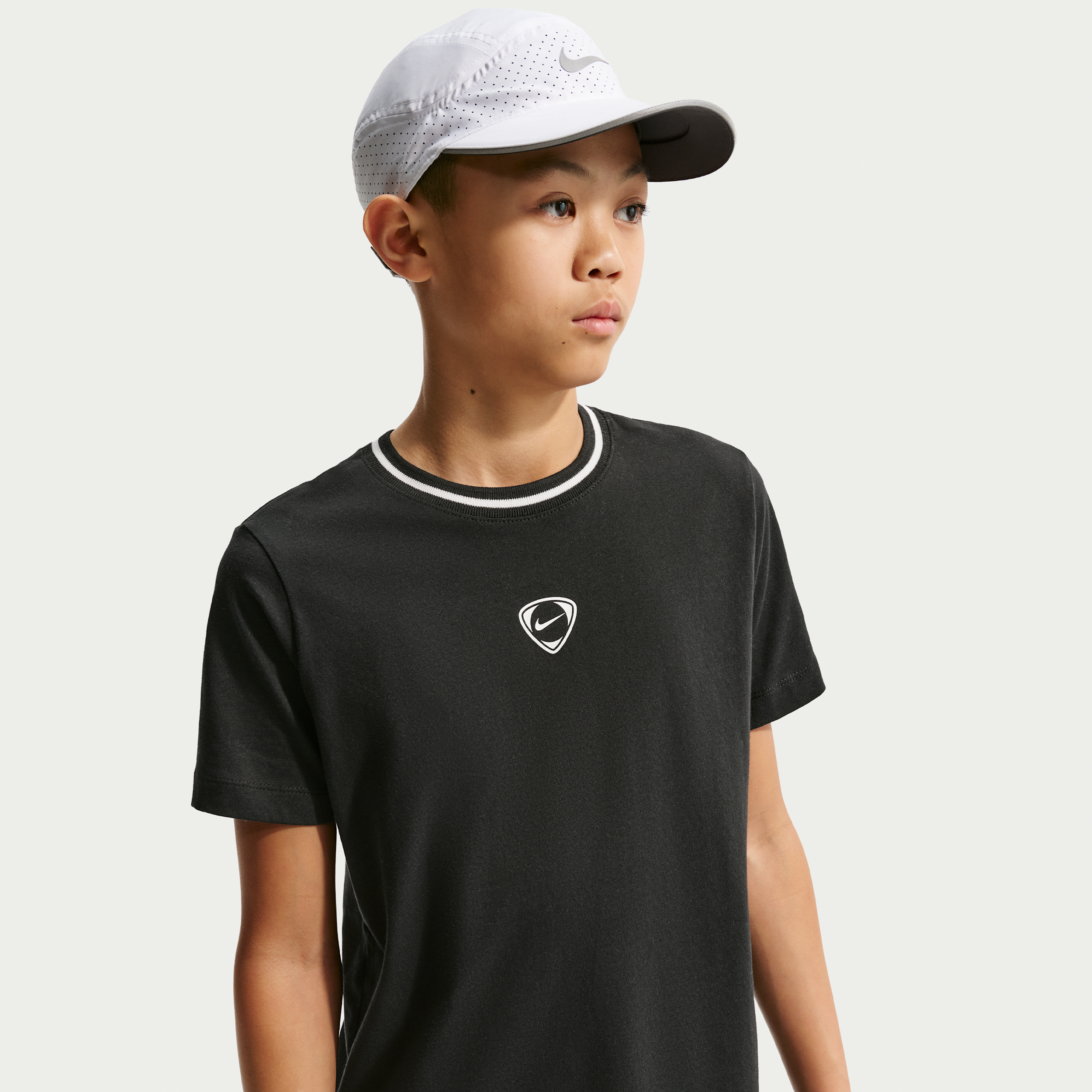 Nike Older Kids' T-Shirt - Black | II0610-010 | FOOTY.COM