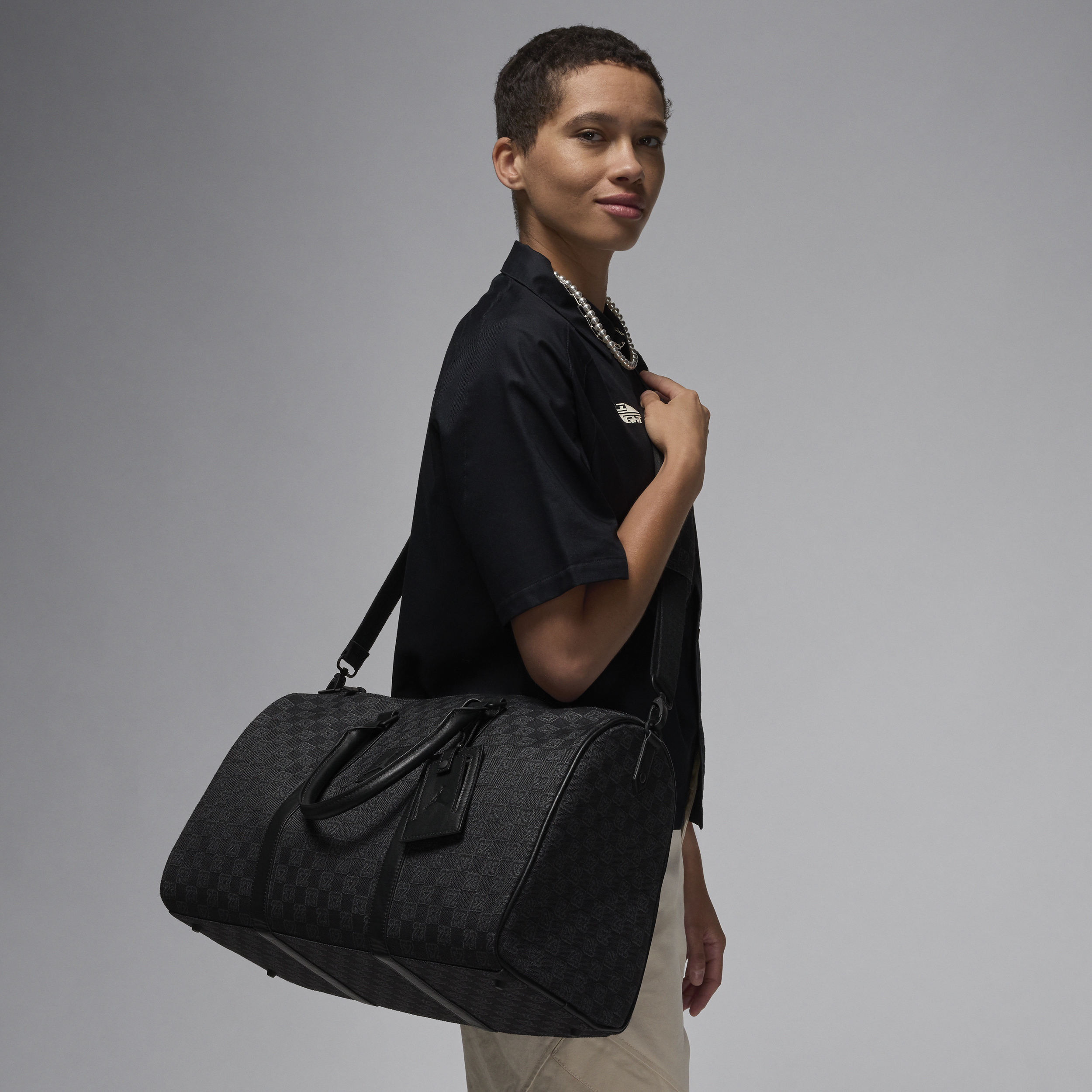 【ナイキ(NIKE)公式ストア】ジョーダン モノグラム ダッフル (25L) ダッフルバッグ FJ6787-013 ブラック 【ナイキ(NIKE)公式ストア】ジョーダン モノグラム ダッフル (25L) ダッフルバッグ FJ6787-013 ブラック