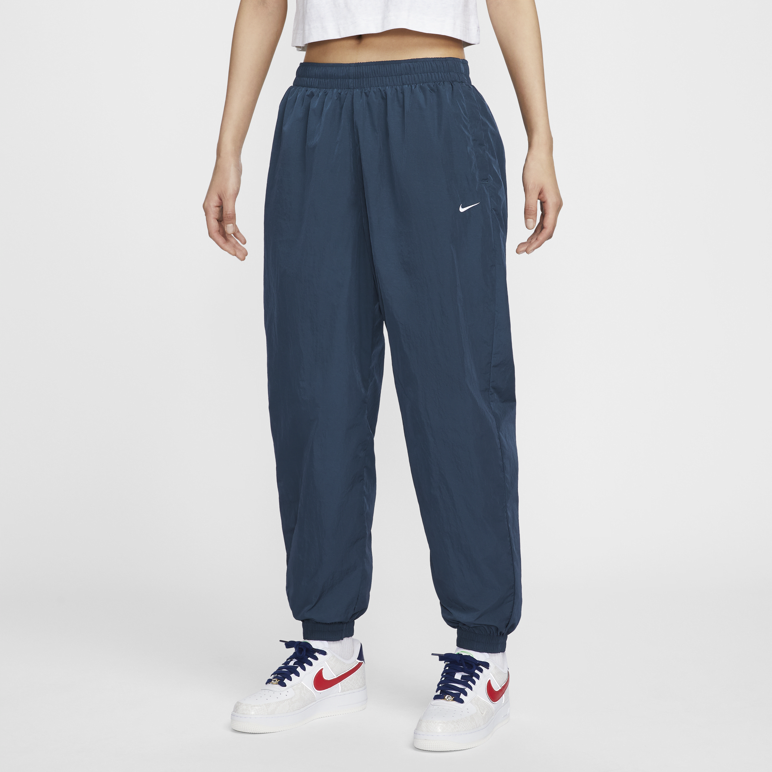 【ナイキ(NIKE)公式ストア】ナイキ スポーツウェア エッセンシャル ウィメンズ ミッドライズ オーバーサイズド ウーブン ジョガーパンツ FV7669-478 ブルー 【ナイキ(NIKE)公式ストア】ナイキ スポーツウェア エッセンシャル ウィメンズ ミッドライズ オーバーサイズド ウーブン ジョガーパンツ FV7669-478 ブルー