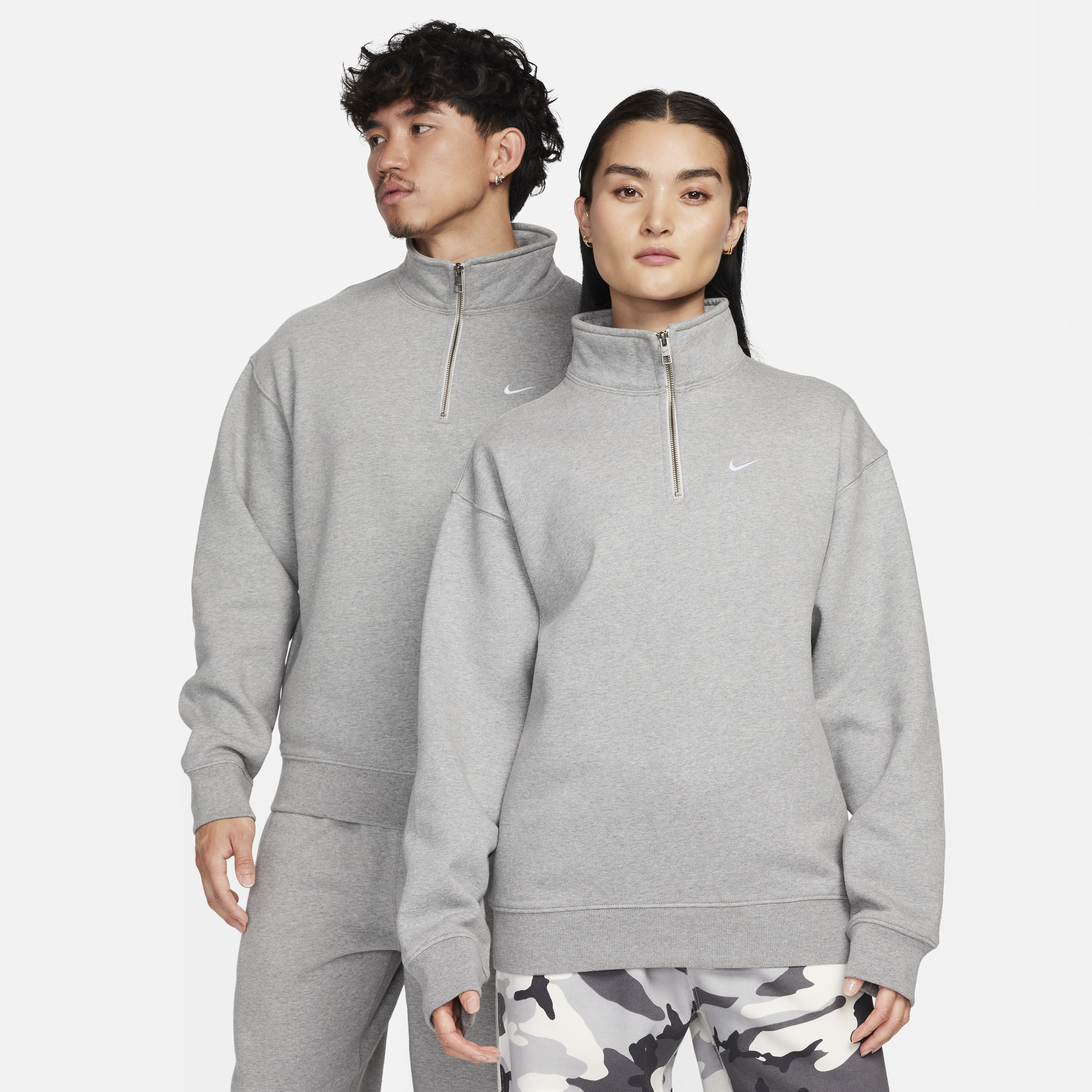 【ナイキ(NIKE)公式ストア】ナイキ ソロ スウッシュ メンズ 1/4ジップ トップ DQ5210-063 グレー 【ナイキ(NIKE)公式ストア】ナイキ ソロ スウッシュ メンズ 1/4ジップ トップ DQ5210-063 グレー