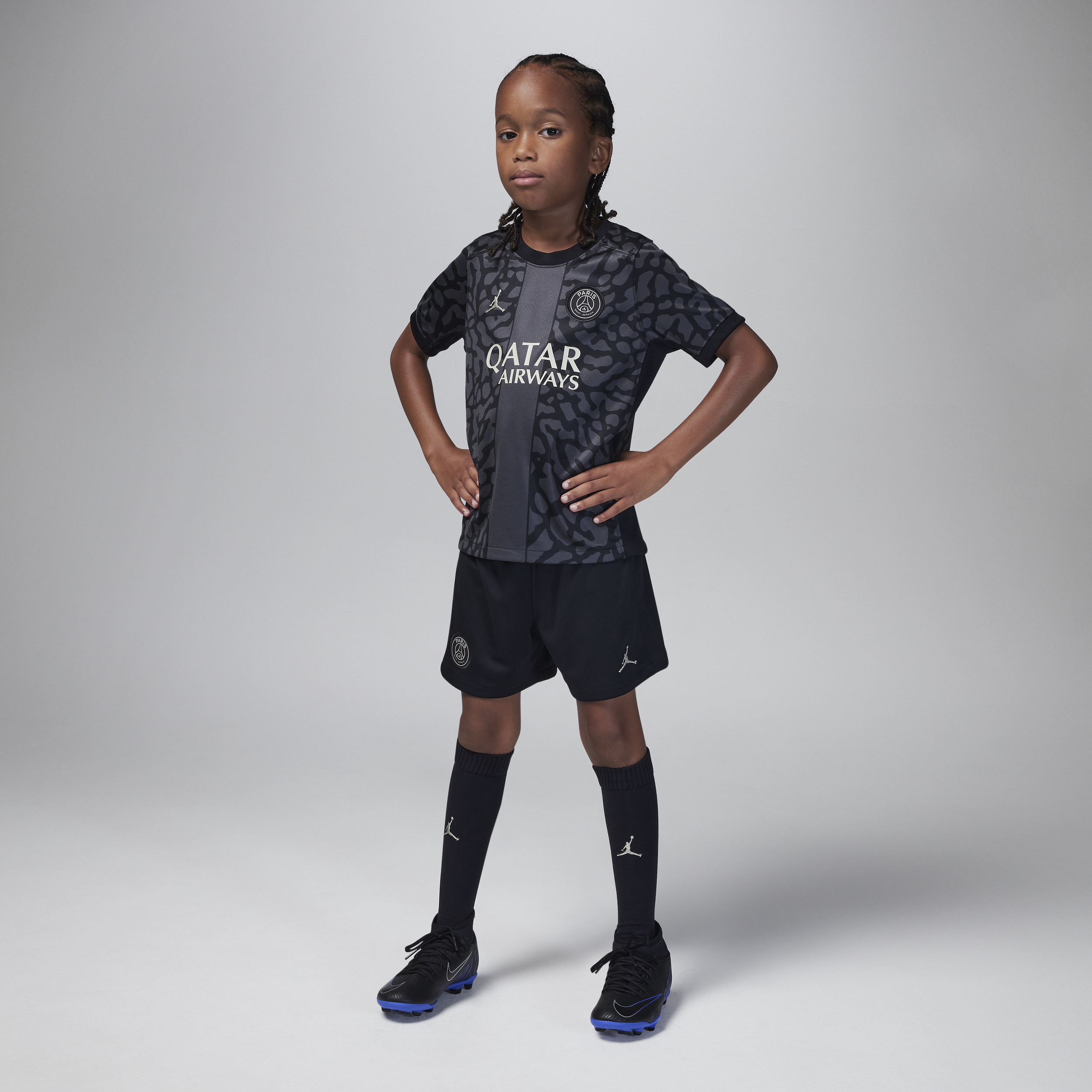 Nike Paris Saint-Germain 2023/24 Third Jordan-sæt i tre dele til mindre børn - grå