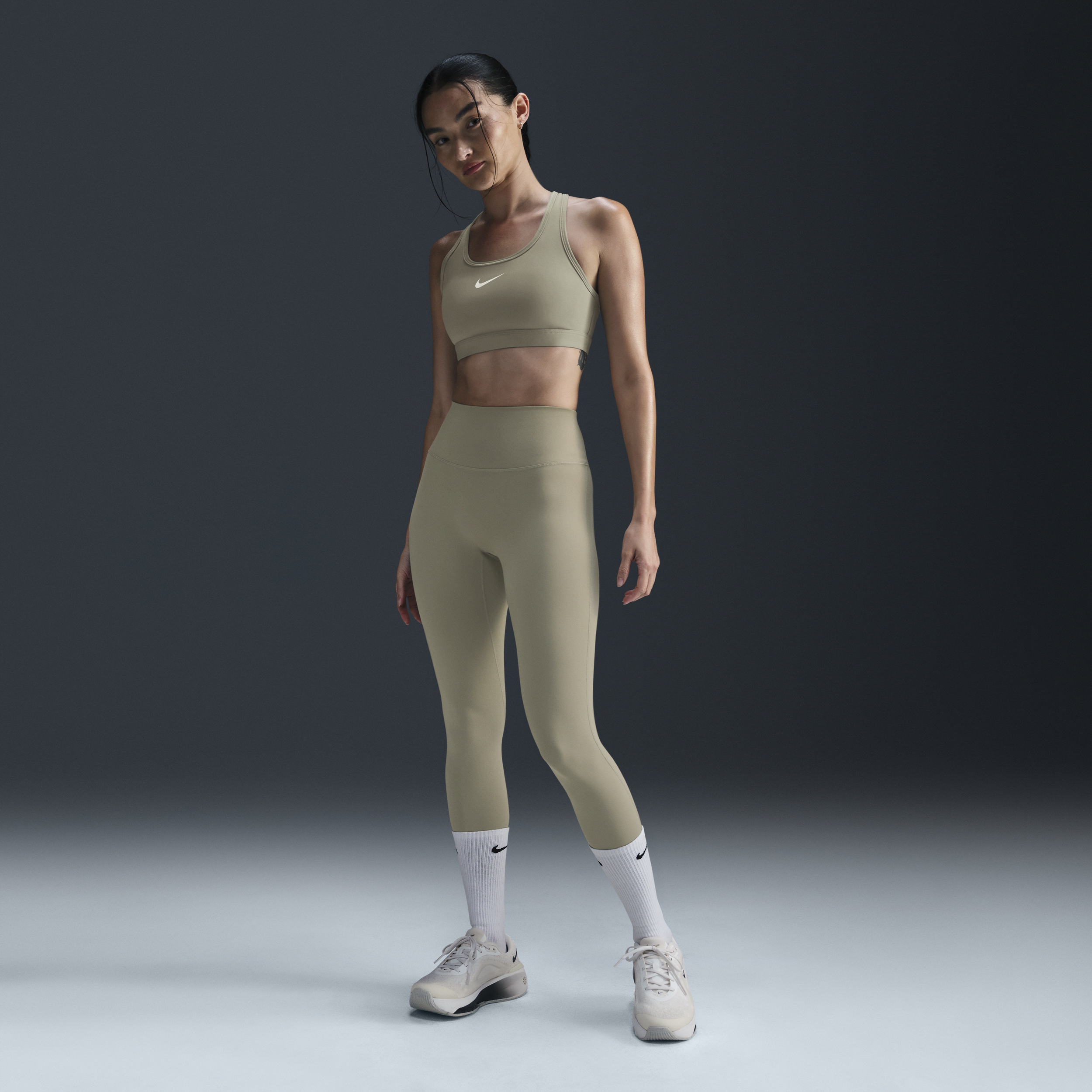 【ナイキ(NIKE)公式ストア】ナイキ ワン シームレス フロント ウィメンズ ハイウエスト フルレングス レギンス HJ9196-320 グリーン 【ナイキ(NIKE)公式ストア】ナイキ ワン シームレス フロント ウィメンズ ハイウエスト フルレングス レギンス HJ9196-320 グリーン