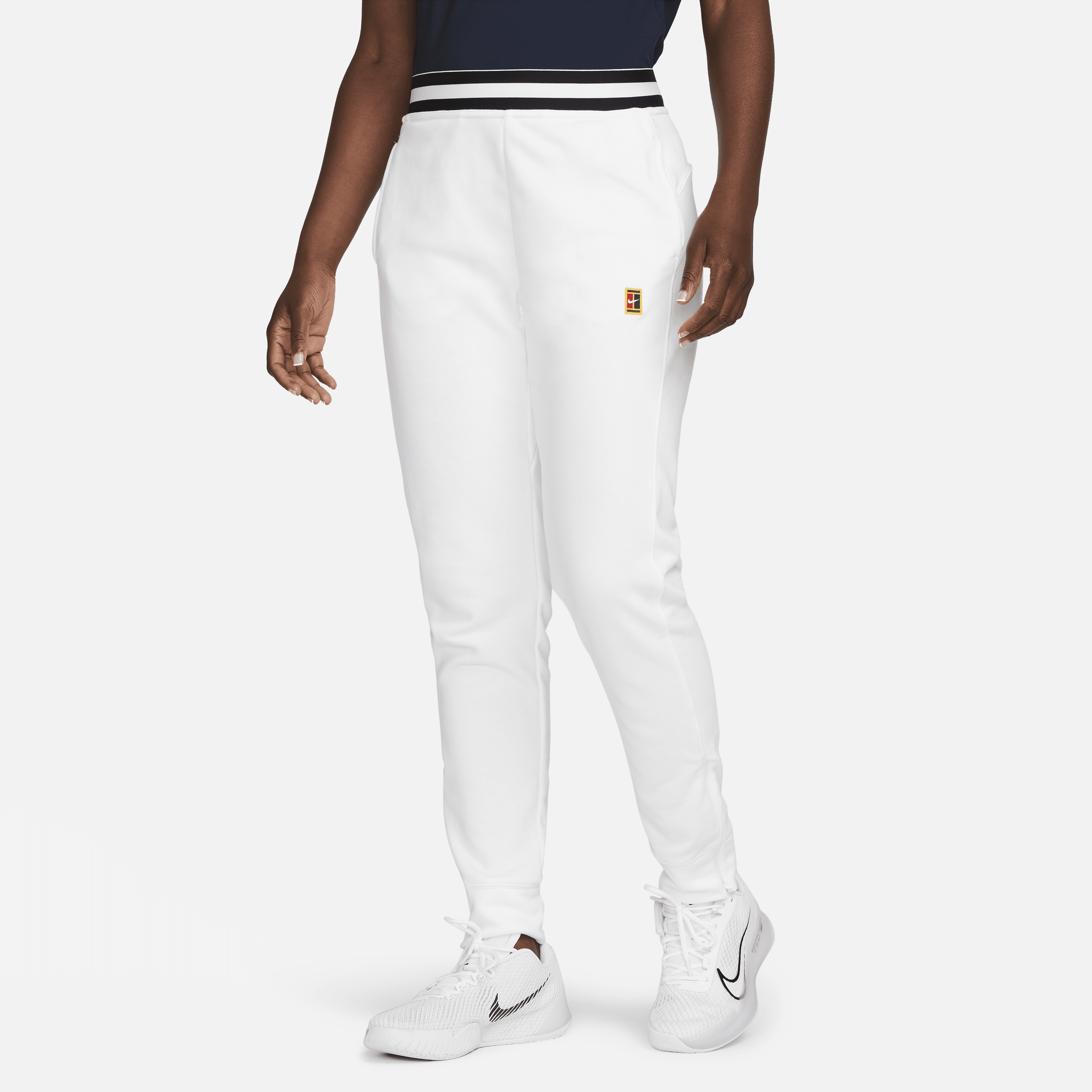NikeCourt Dri-FIT Heritage Pantalón de tenis de tejido French terry - Mujer - Blanco