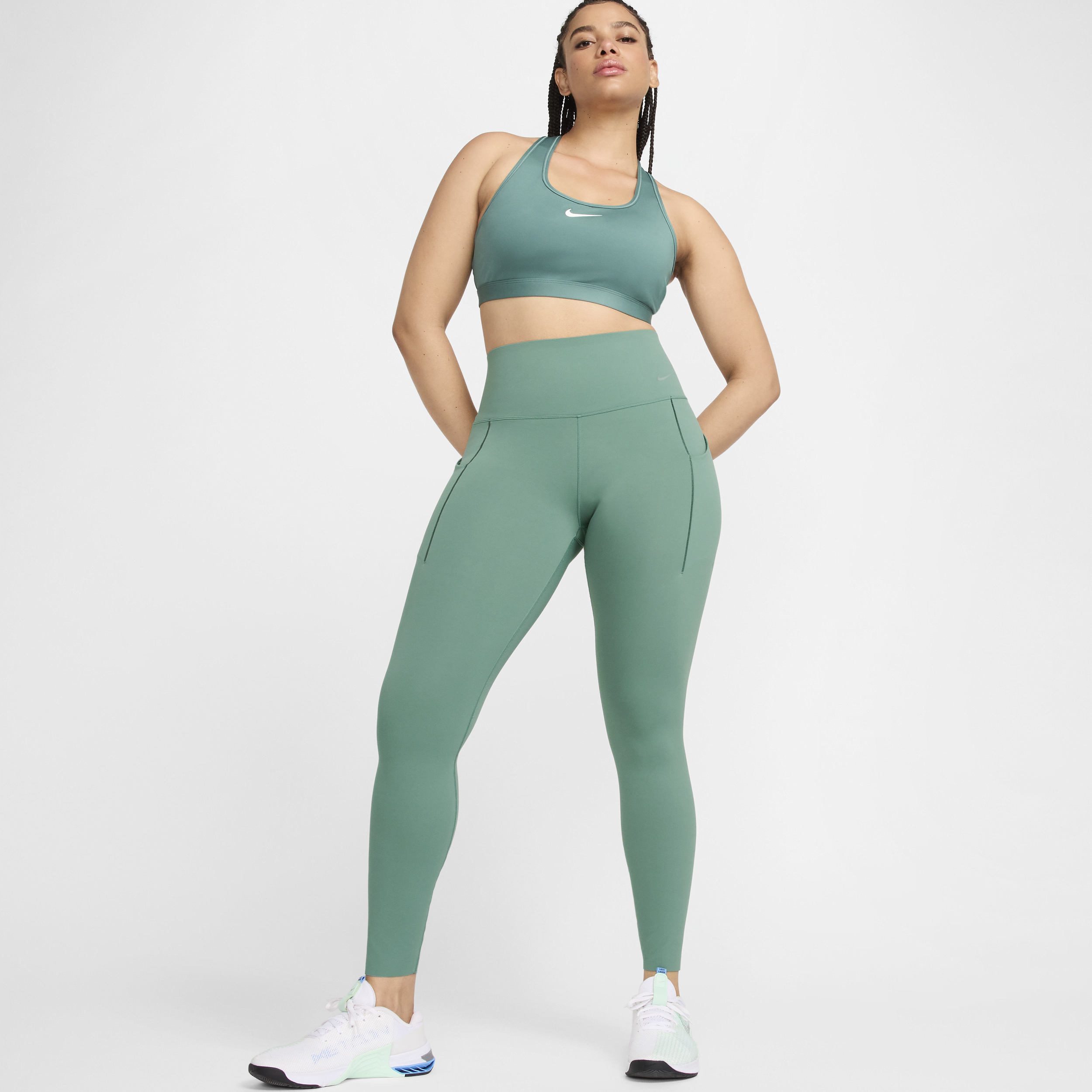 Nike Universa-leggings i fuld længde med medium støtte, høj talje og lommer til kvinder - grøn